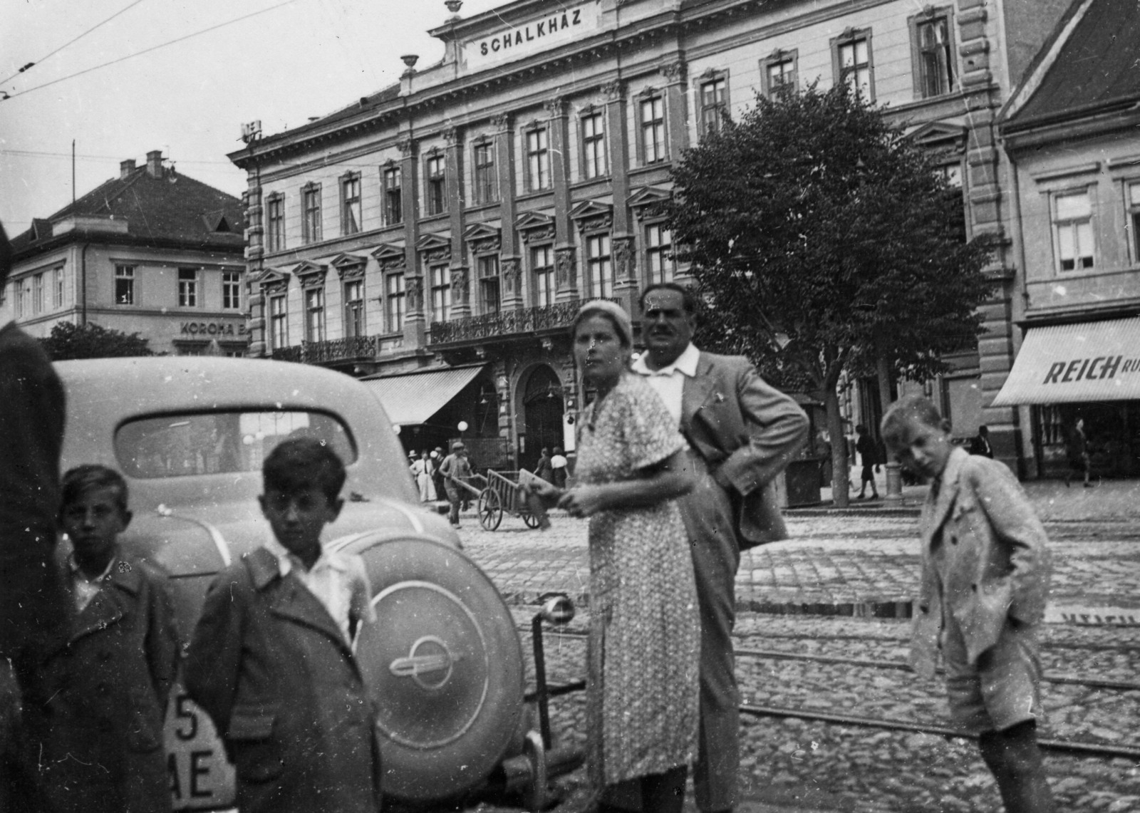Slovakia, Košice, Hlavná ulica, Schalkház Szálló., 1939, Párdányi Miklós, Opel-brand, hotel, balcony, cobblestones, number plate, spare wheel, eclectic architecture, awning, Lajos Frey-design, Fortepan #54934