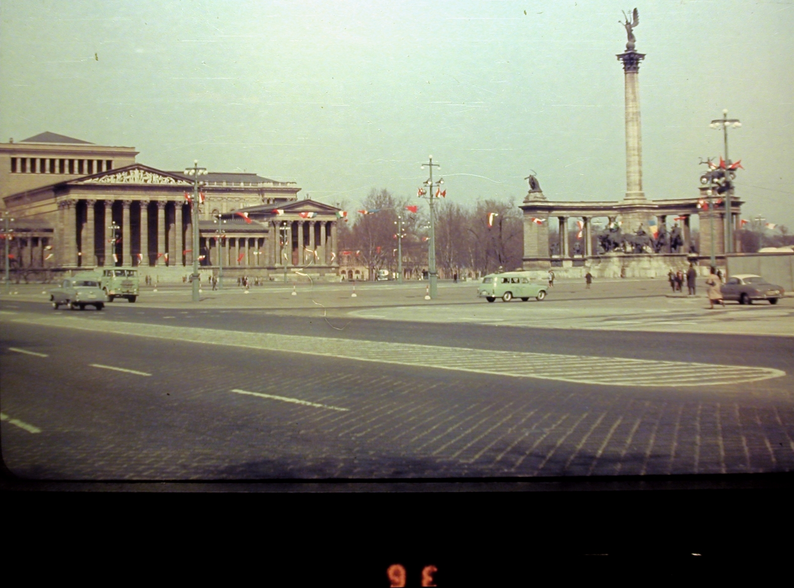 Hungary, Budapest XIV., Hősök tere., 1961, Fortepan, colorful, flag, Budapest, Fortepan #5500