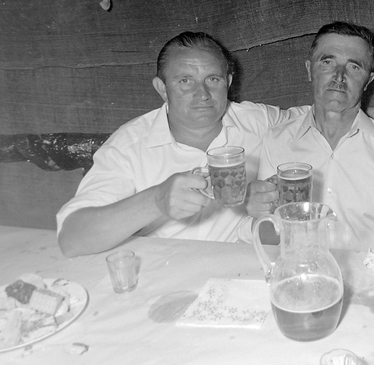 1967, Fortepan, drinking, beer, arms around shoulders, Fortepan #5504