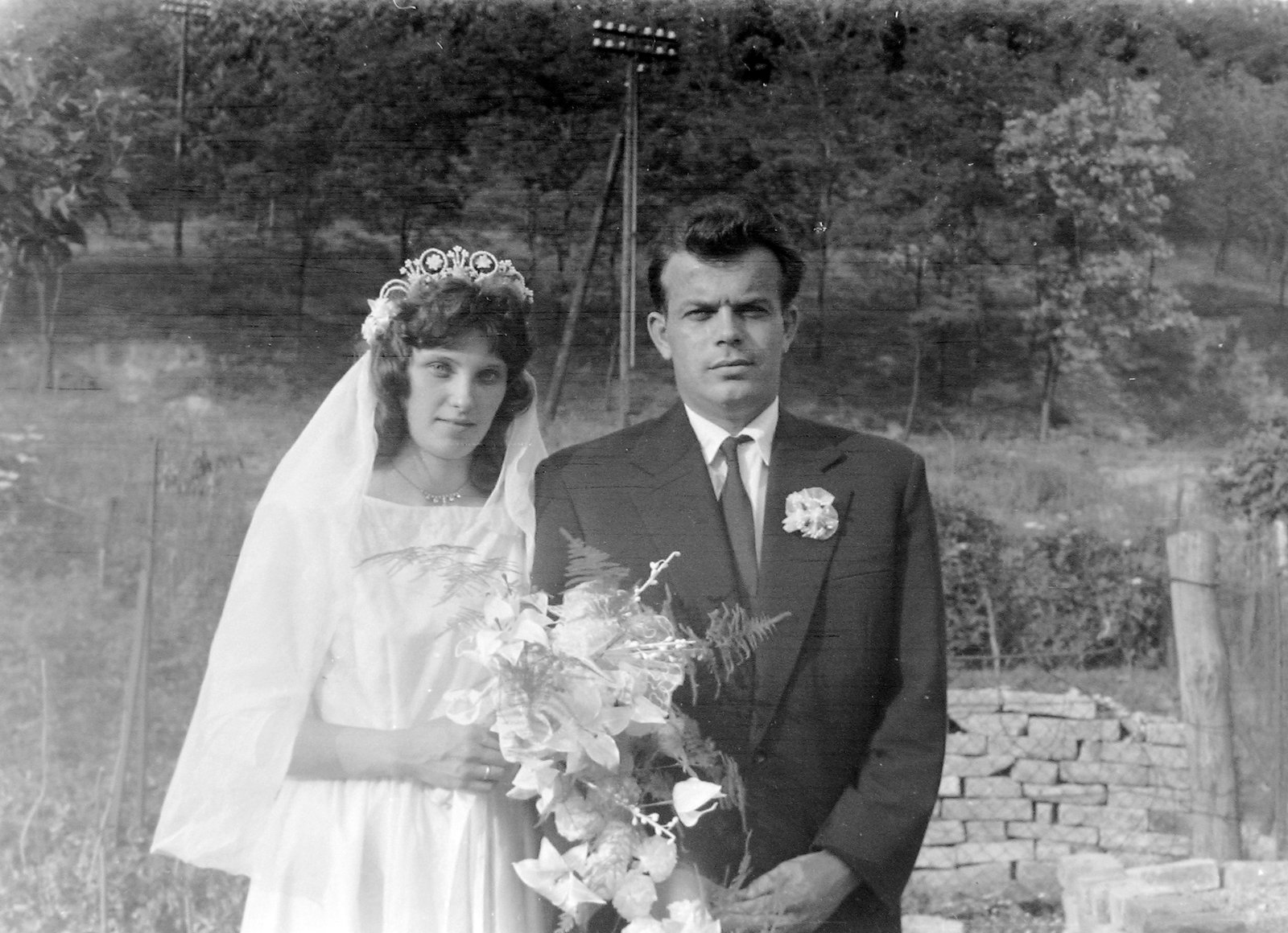 1960, Fortepan, wedding ceremony, bride, groom, bouquet, double portrait, telegraph-pole, Fortepan #5506