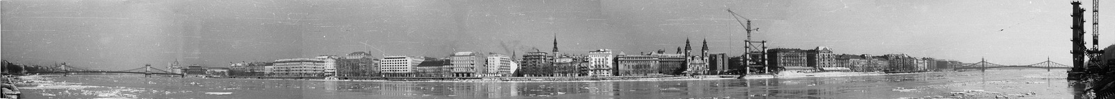 Magyarország, Budapest, panorámakép a Dunakorzó és a Belgrád rakpart házaival a budai rakpartról nézve., 1963, Nagy Gyula, híd, hídépítés, panorámakép, Fortepan #55062