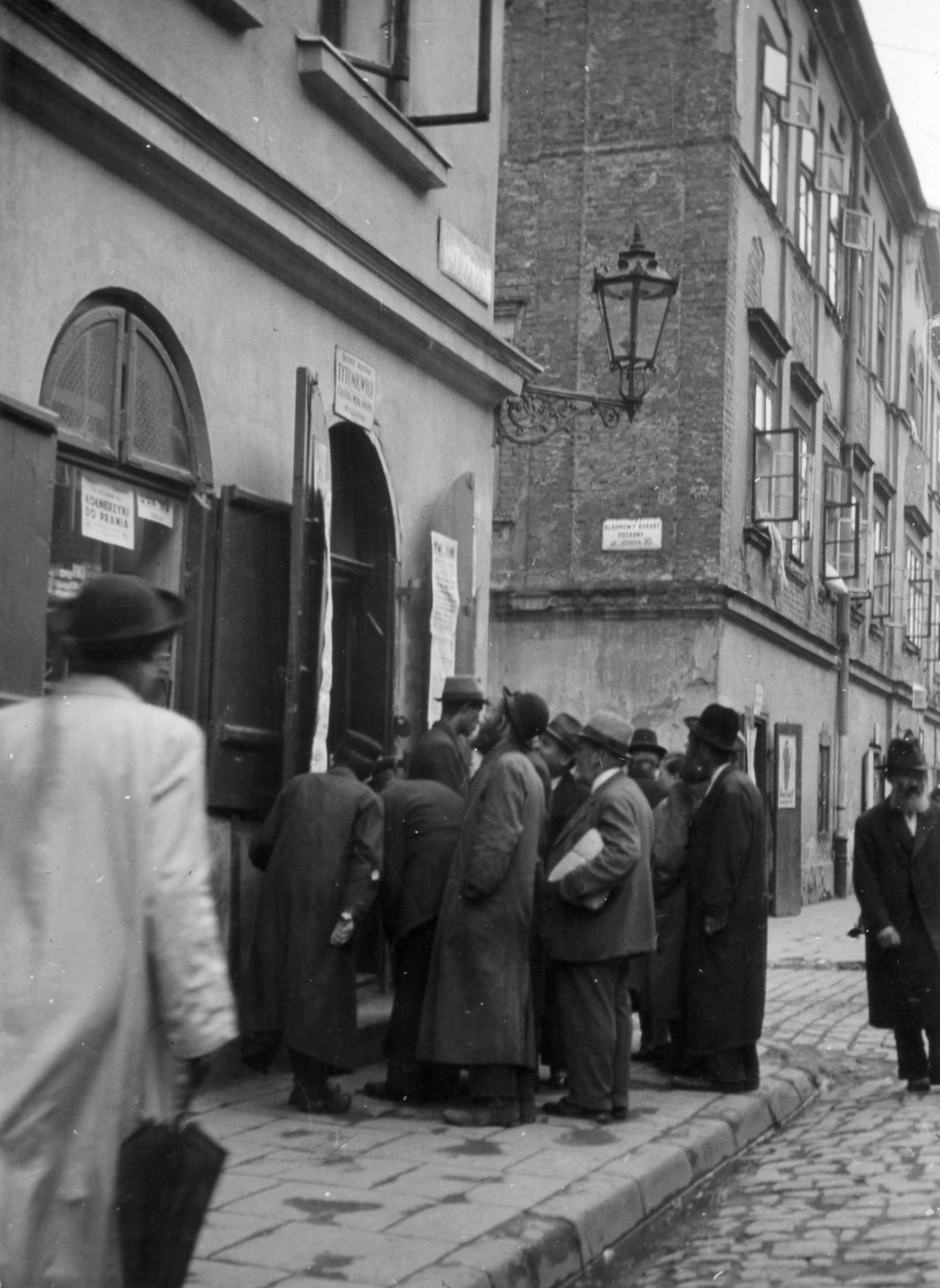Poland, Kraków, Kazimierz negyed, ulica Józefa, balra az ulica Nowa torkolata., 1939, MZSL/Ofner Károly, street name sign, judaism, Fortepan #55065