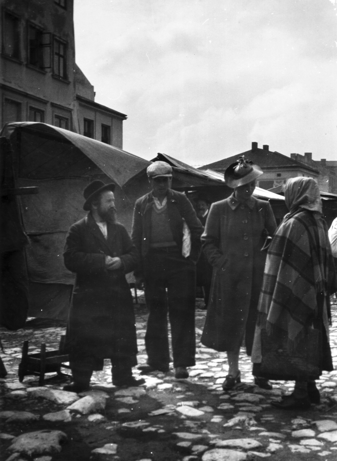 Poland, Kraków, Kazimierz negyed, ulica Szeroka az ulica Na Przejsciu torkolata felé nézve., 1939, MZSL/Ofner Károly, judaism, Orthodox Judaism, Fortepan #55068