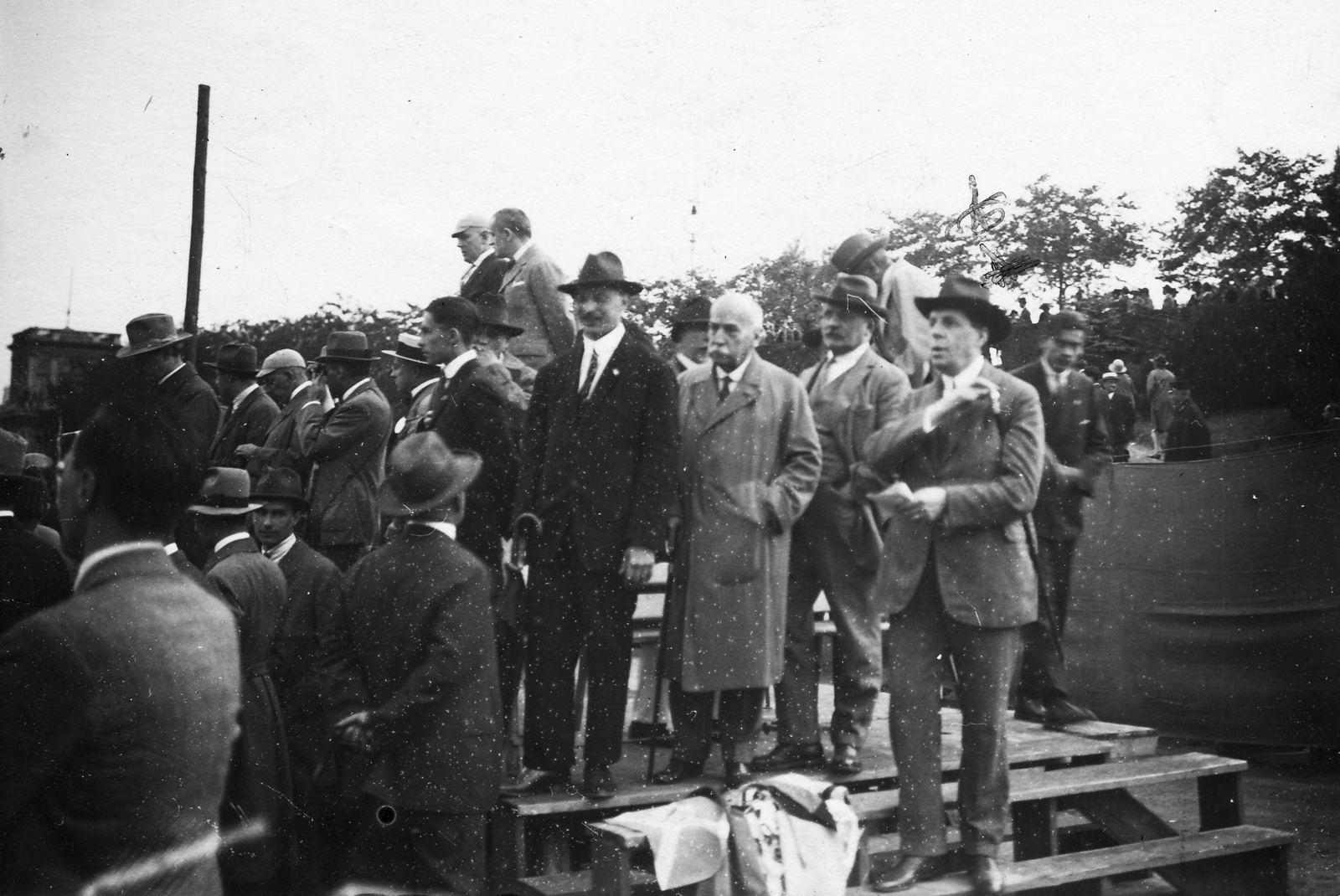 Magyarország, Margitsziget, Budapest, M.A.C. jubileumi evezősversenyének nézőközönsége, jobb szélen Magyar Elek újságíró, gasztronómiai szakíró., 1925, Magyar Bálint, verseny, evezés, Fortepan #55245
