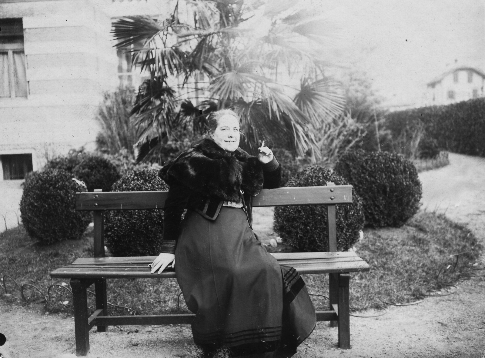 1907, Magyar Bálint, portrait, cigarette, garden, woman, bench, lady, fur, Fortepan #55269