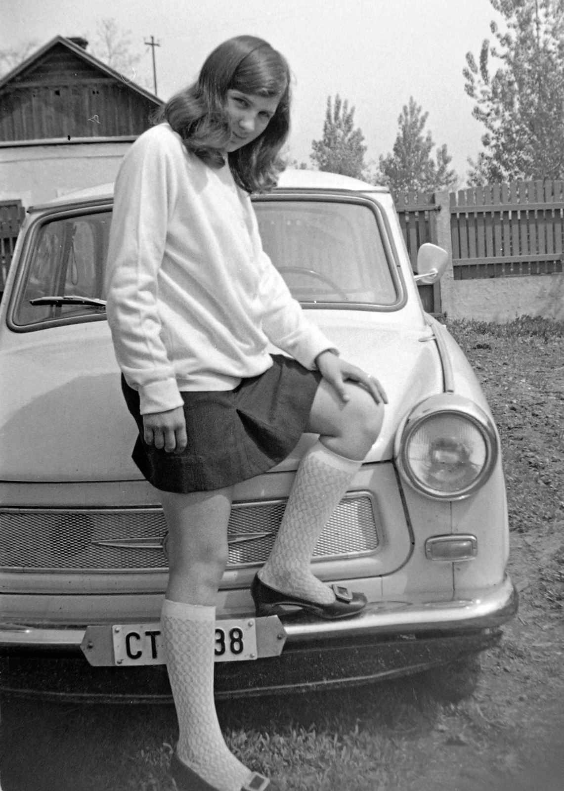 1970, Fortepan, portrait, German brand, Trabant-brand, automobile, knee socks, girls'n'cars, Fortepan #5527