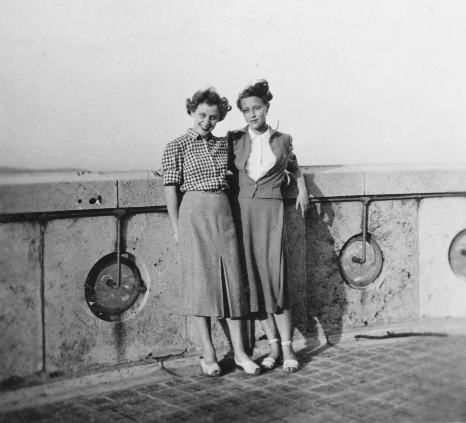 Hungary, Budapest XII., Jánoshegy, Erzsébet-kilátó., 1951, Magyar Bálint, Frigyes Schulek-design, tower, lookout, romanesque revival architect, Budapest, women, Fortepan #55382