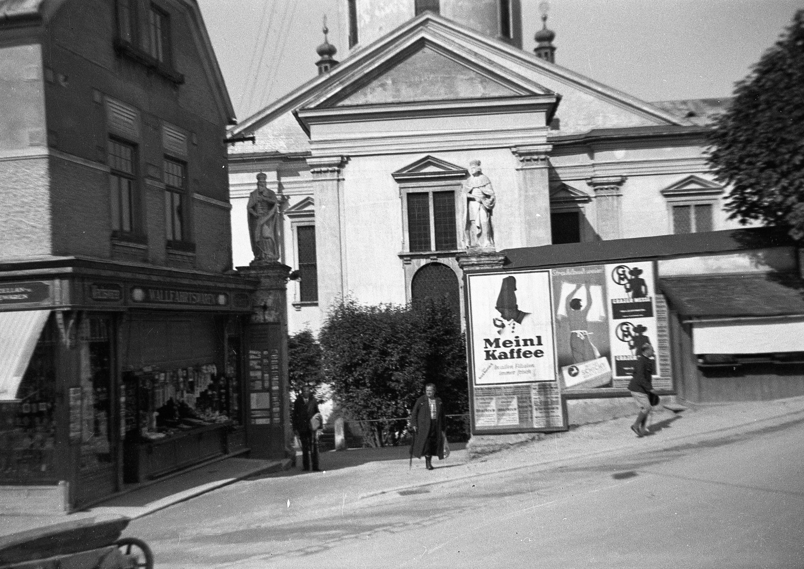 Austria, Mariazell, szemben a Bazilika hátsó frontja., 1935, Magyar Bálint, religion, ad, church, poster, sign-board, coffee, Julius Meinl-brand, Fortepan #55431