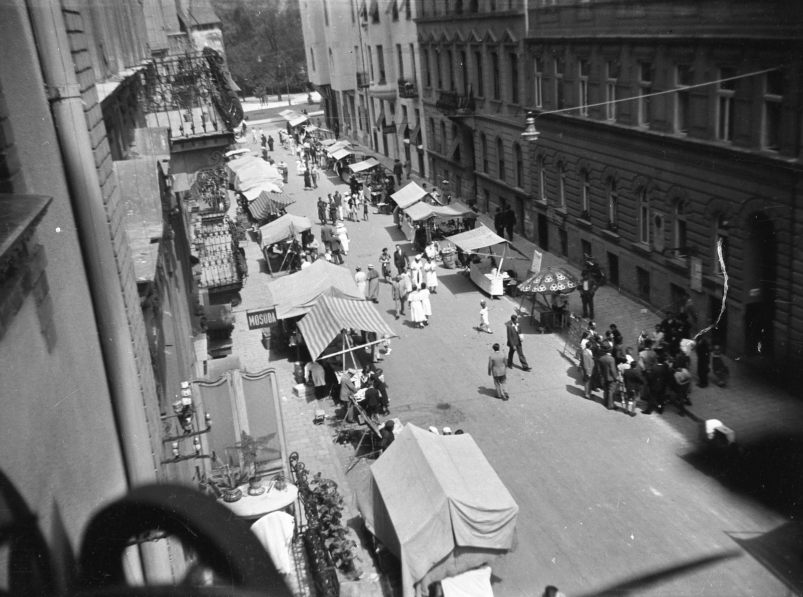 Hungary, Budapest XII., Hajnóczy József (Bors) utca a Csaba utca felé nézve., 1937, Magyar Bálint, sunshades, balcony, fair, Budapest, Fortepan #55436