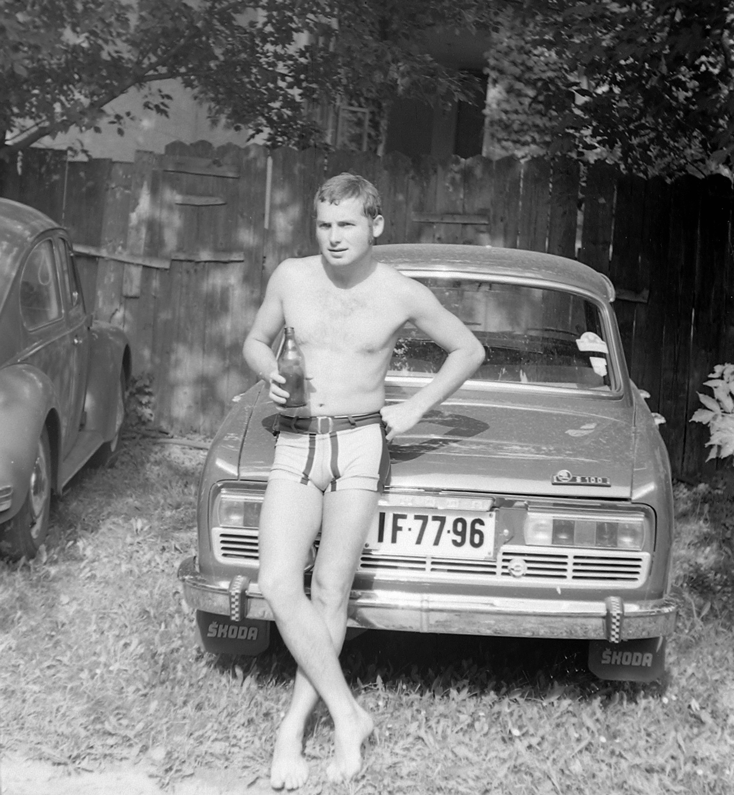 1978, Fortepan, Skoda-brand, Volkswagen-brand, number plate, half-naked, sitting on a car, Fortepan #5545