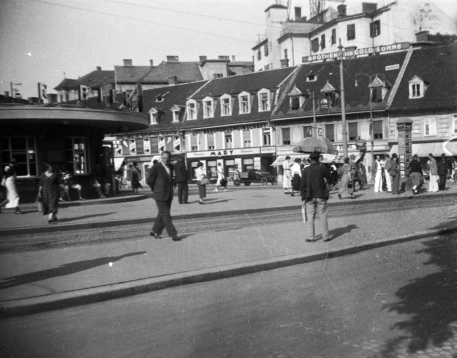 Ausztria, Graz, Jakominiplatz., 1935, Magyar Bálint, hirdetőoszlop, gyógyszertár, Fortepan #55453