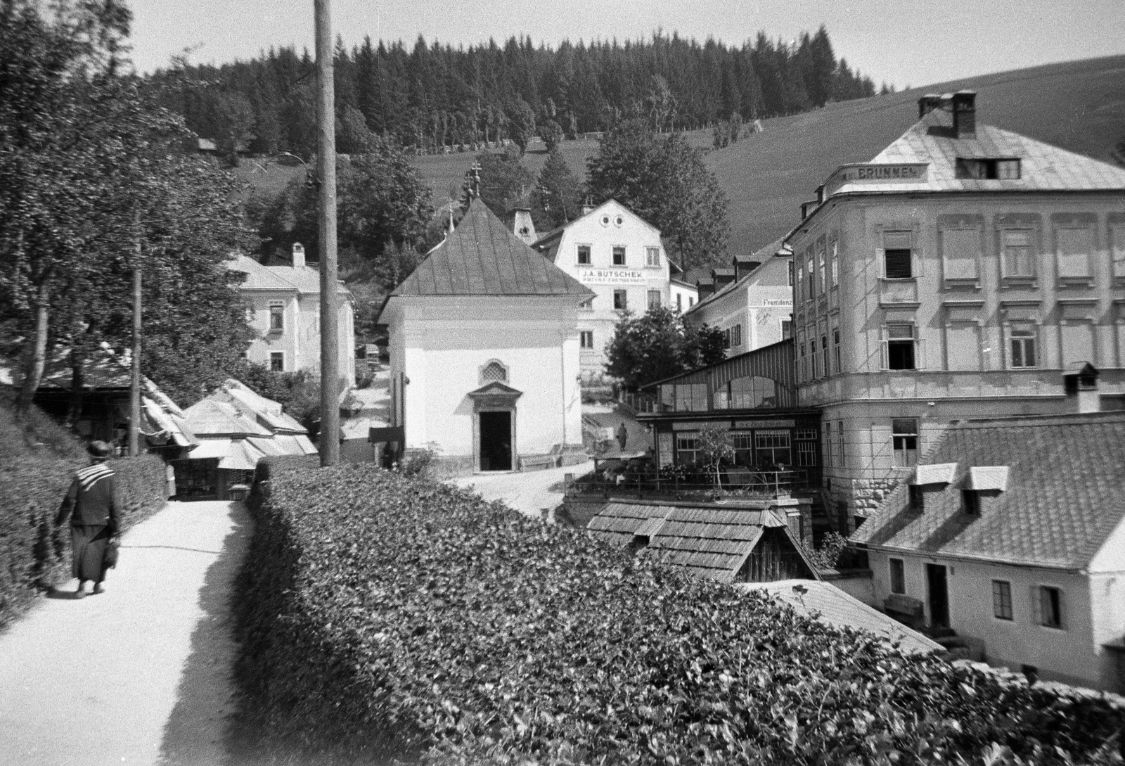 Austria, Mariazell, szemben a Szent forrás kápolna., 1935, Magyar Bálint, religion, chapel, spring, Fortepan #55455