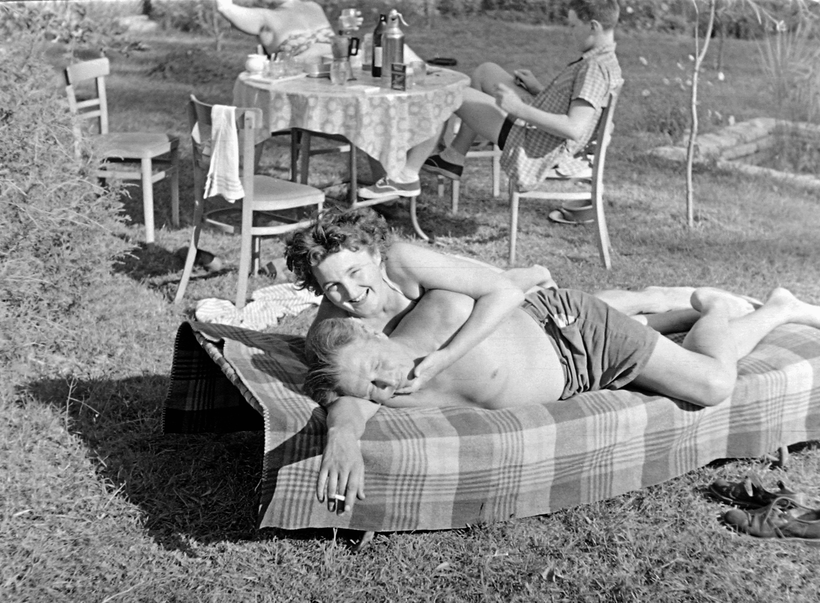 1965, Fortepan, autoszifon, fürdőruha, kert, bútor, nyár, vidámság, kávéfőző, tornacipő, borosüveg, Fortepan #5548