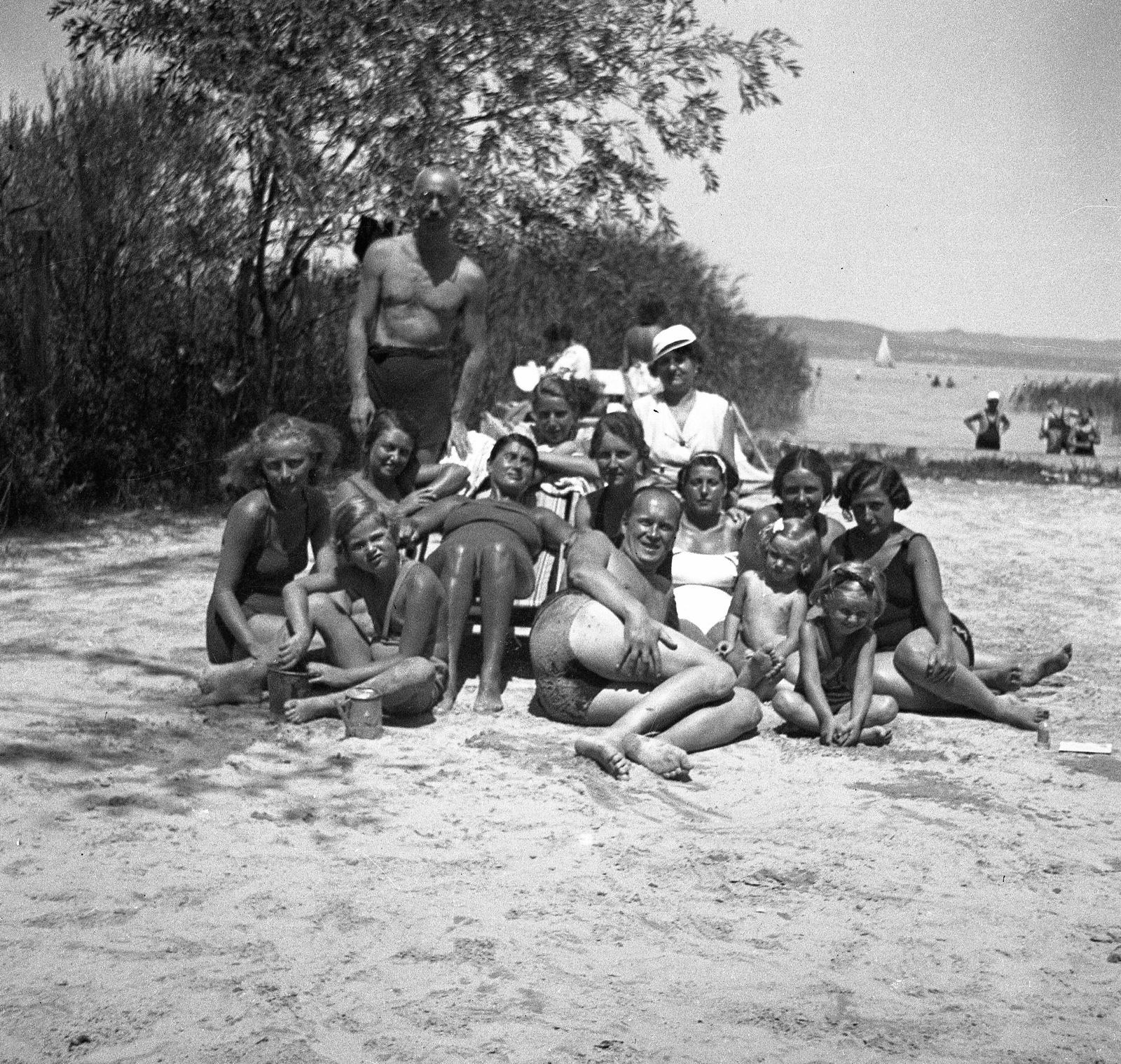 Magyarország, Balatonlelle, strand., 1933, Magyar Bálint, fürdőruha, csoportkép, Fortepan #55489