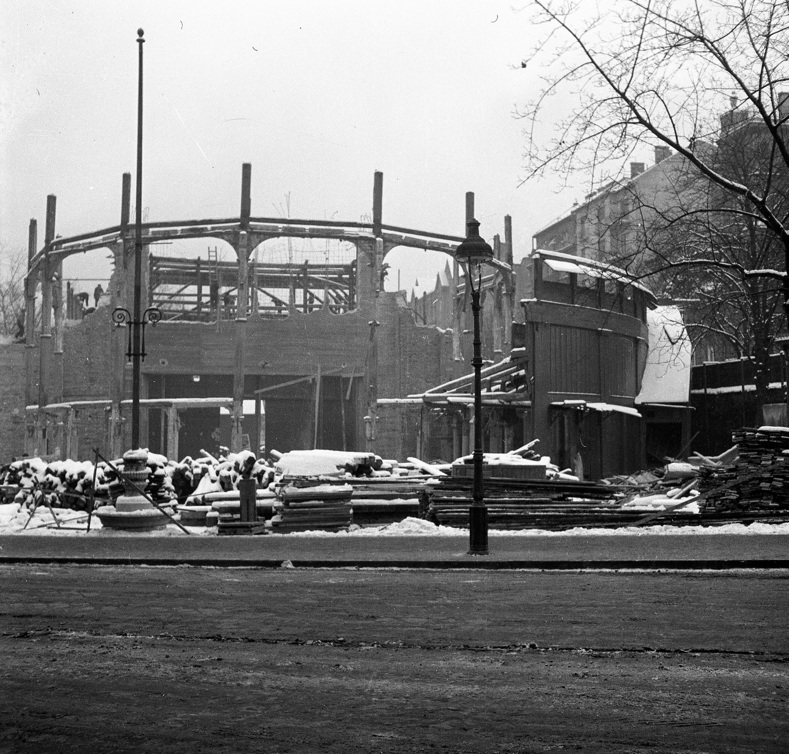 Hungary, Budapest I., Alagút utca, a Budai Színkör bontása., 1937, Magyar Bálint, winter, snow, demolition, Budapest, Fortepan #55533