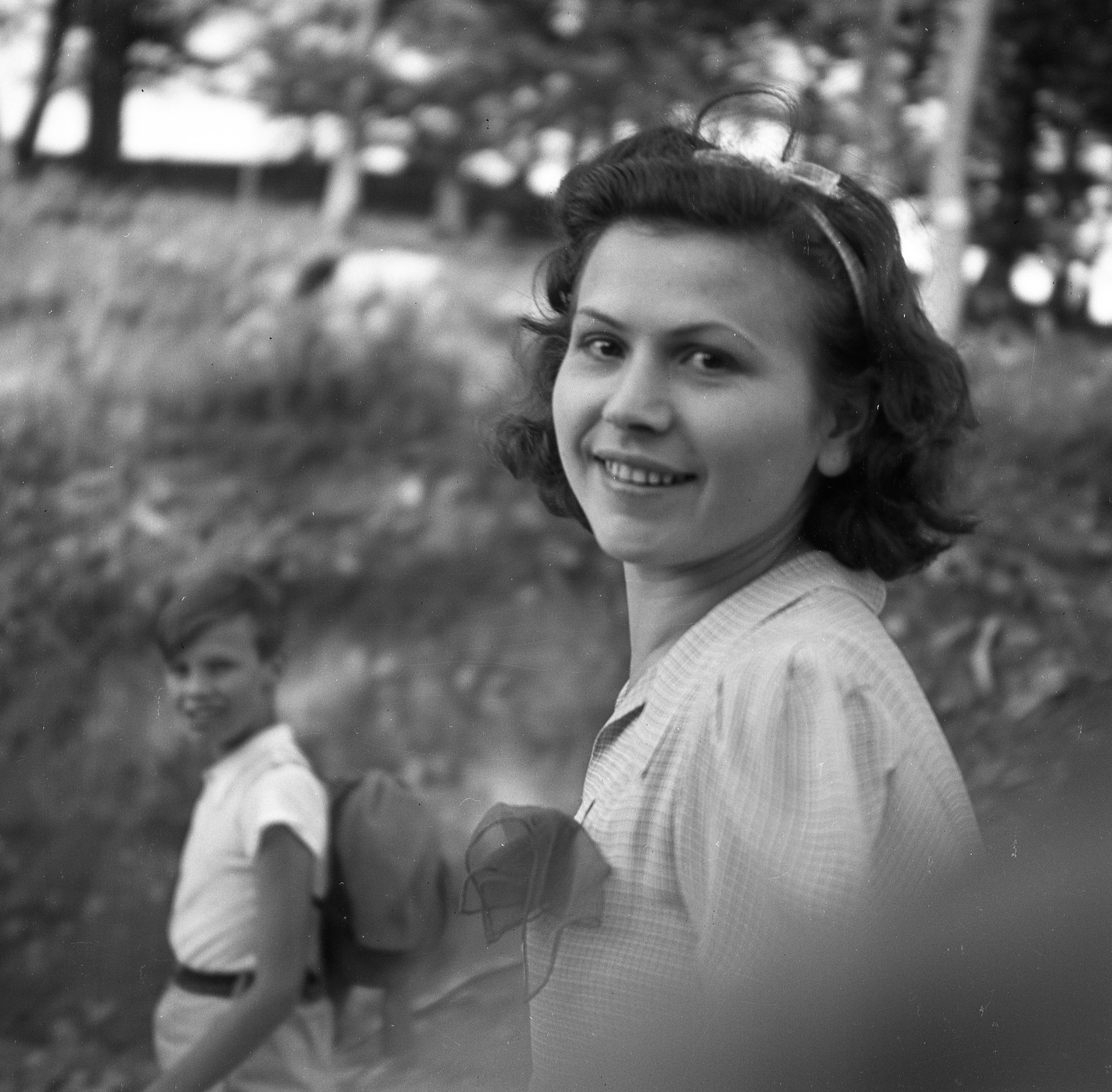 Hungary, Mátra., 1942, Magyar Bálint, portrait, looking back, lady, Fortepan #55559