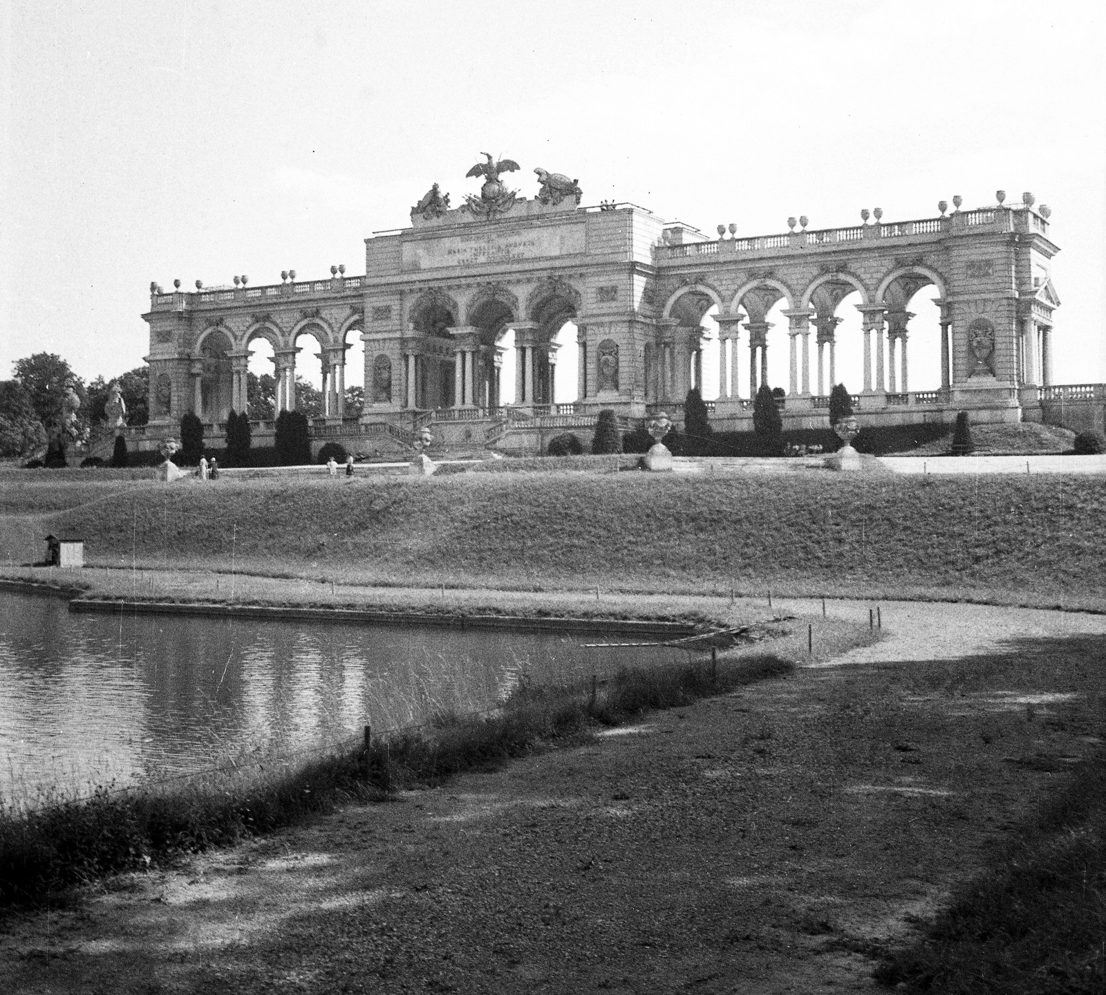 Ausztria, Bécs, Gloriette a Schönbrunni kastély parkjában., 1939, Magyar Bálint, kastély, park, gloriett, Johann Ferdinand Hetzendorf von Hohenberg-terv, Fortepan #55575