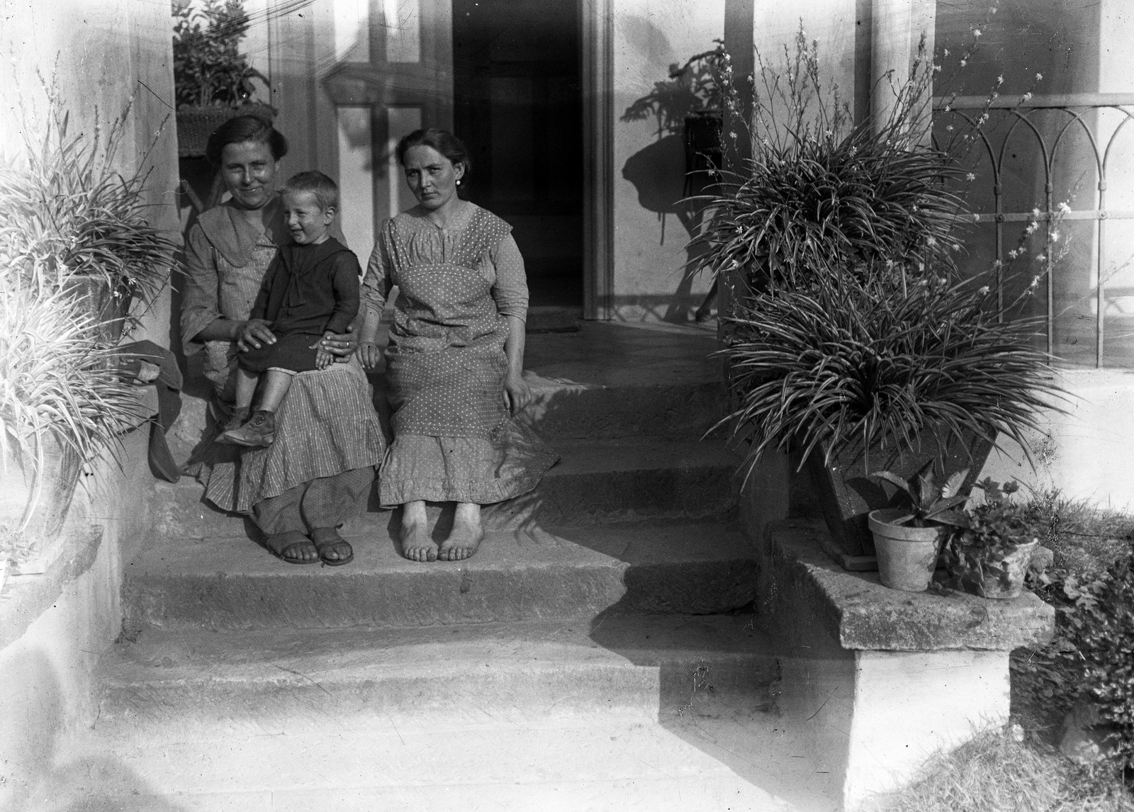 1912, Magyar Bálint, barefoot, Fortepan #55603