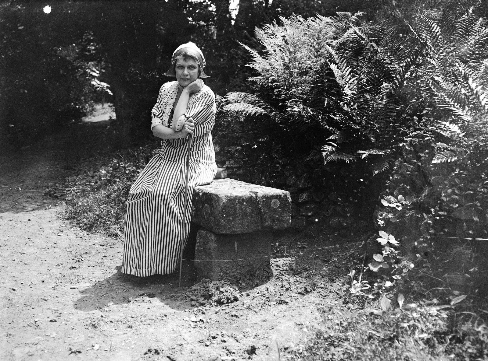 Magyarország, Vízváry Mariska színművésznő., 1920, Magyar Bálint, híres ember, színész, csíkos ruha, Fortepan #55619