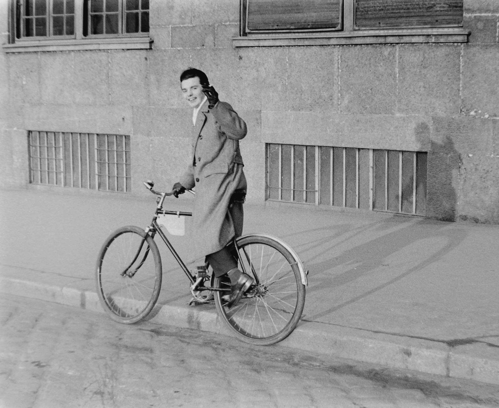 Magyarország, Budapest V., Belgrád rakpart 2., 1959, Fortepan, portré, kerékpár, férfi, Budapest, Fortepan #5565