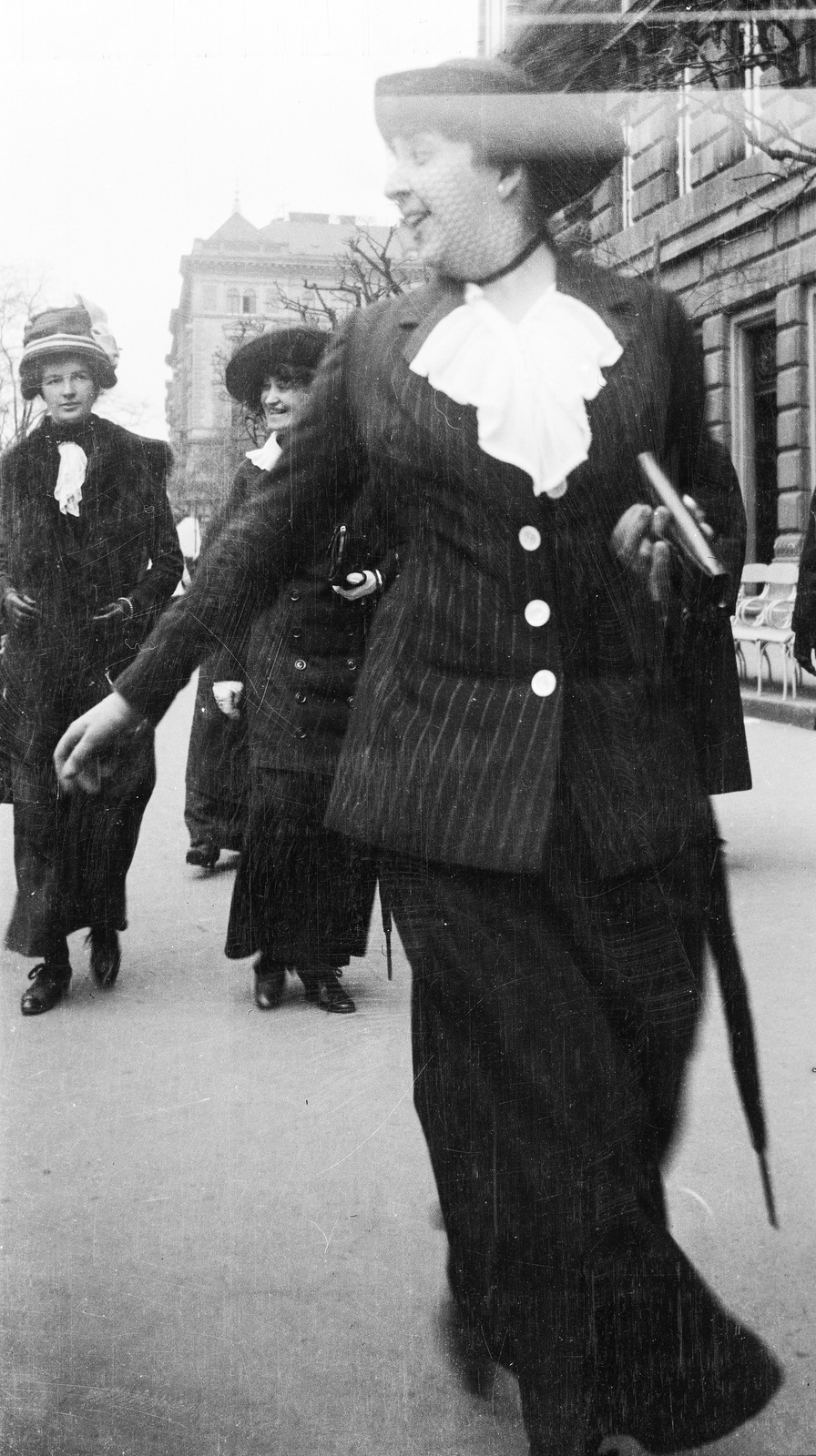 Magyarország, Budapest V., Dunakorzó, háttérben a Thonet-udvar., 1909, Magyar Bálint, Budapest, Fortepan #55656
