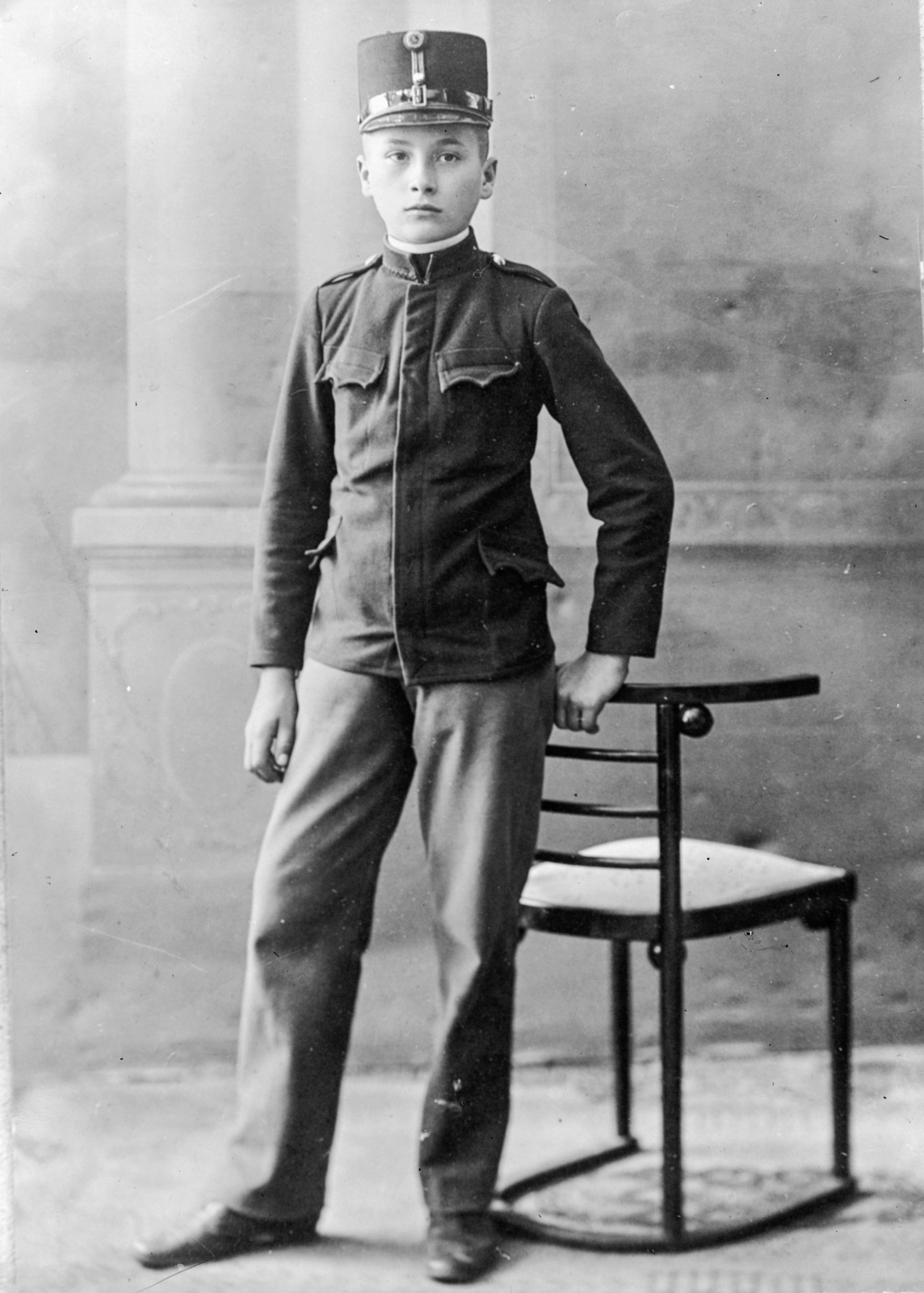 A felvétel 1892-ben készült., 1900, Magyar Bálint, portrait, uniform, boy, chair, Fortepan #55672