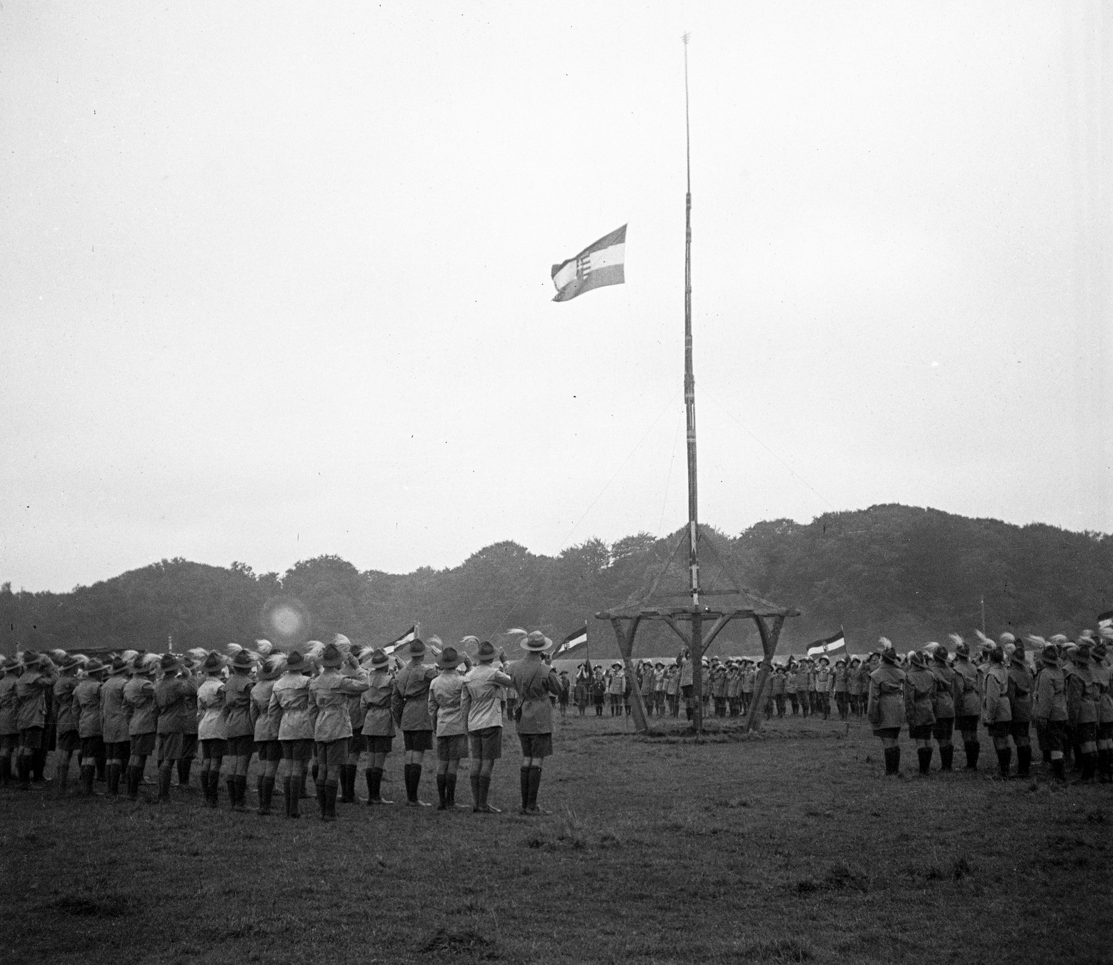 Netherlands, Vogelenzang, 5. Nemzetközi Cserkész Világtalálkozó (Jamboree), zászlófelvonás a magyar táborban., 1937, Magyar Bálint, flag, scouting, Fortepan #55749