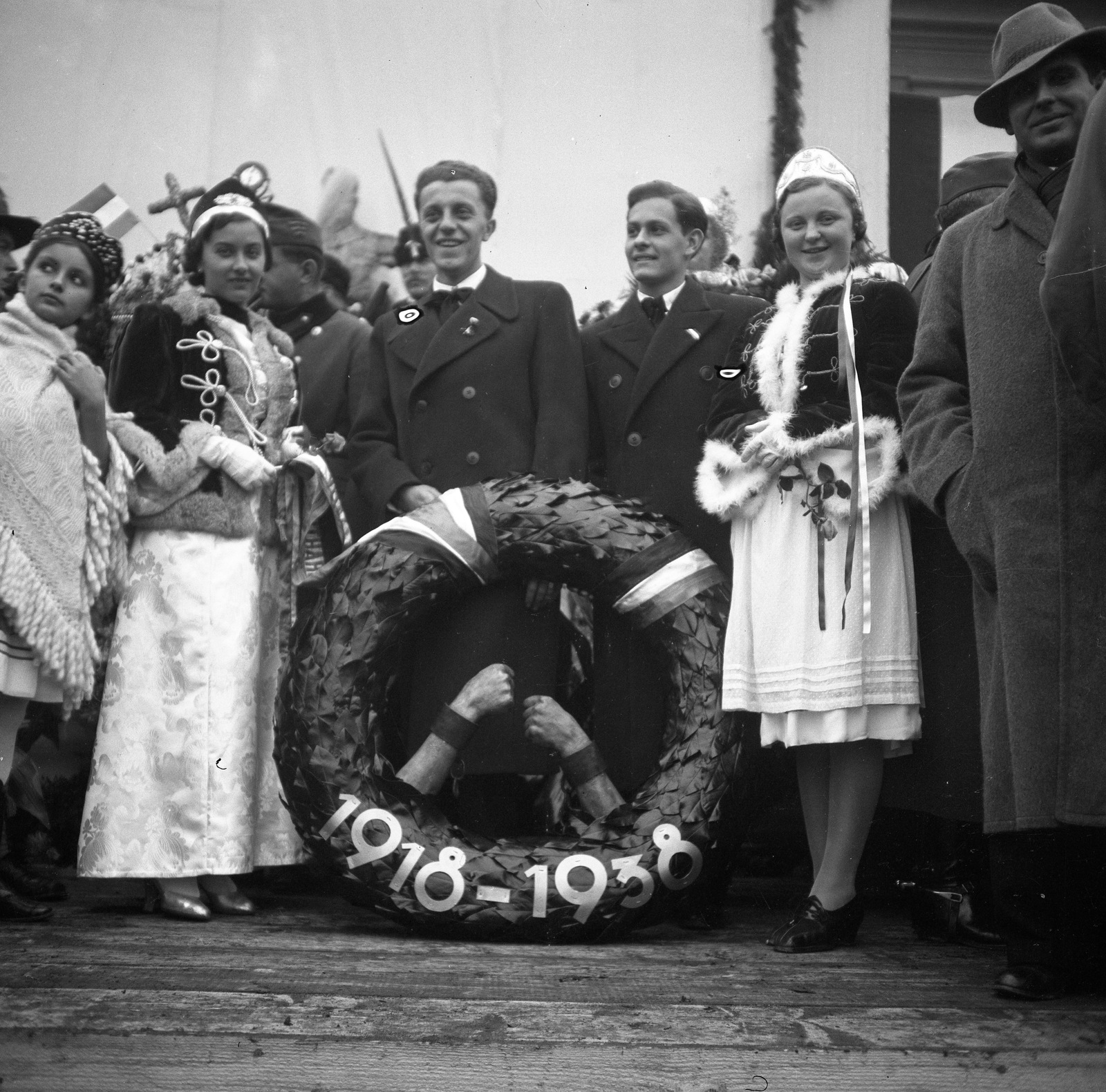 1938, Magyar Bálint, tableau, wreath, Fortepan #55824