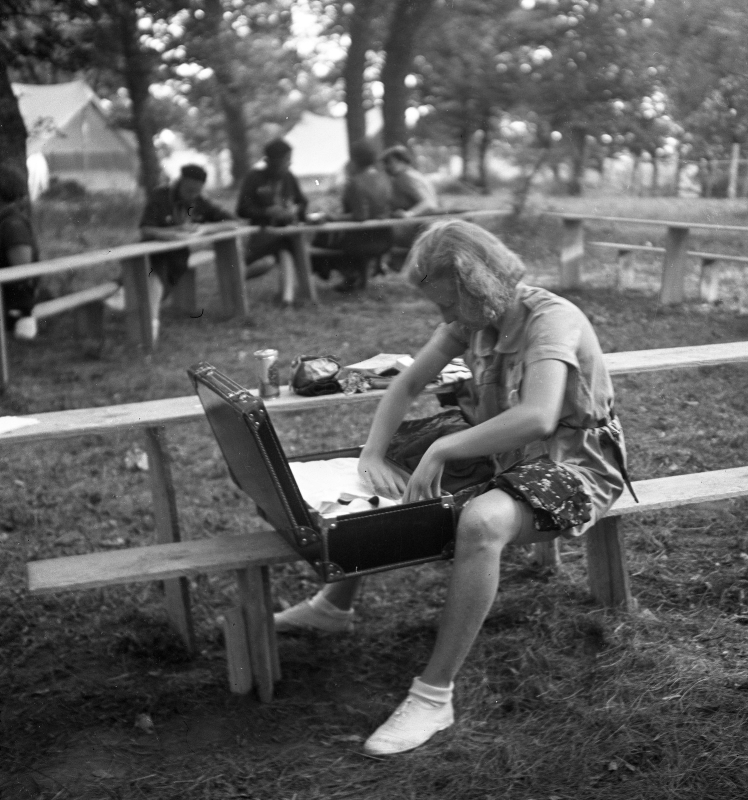 Hungary, Gödöllő, Erzsébet park, az első Leánycserkész Világtalálkozó (I. Pax Ting) 1939. VII. 25. - VIII. 7., 1939, Magyar Bálint, suitcase, Fortepan #55846