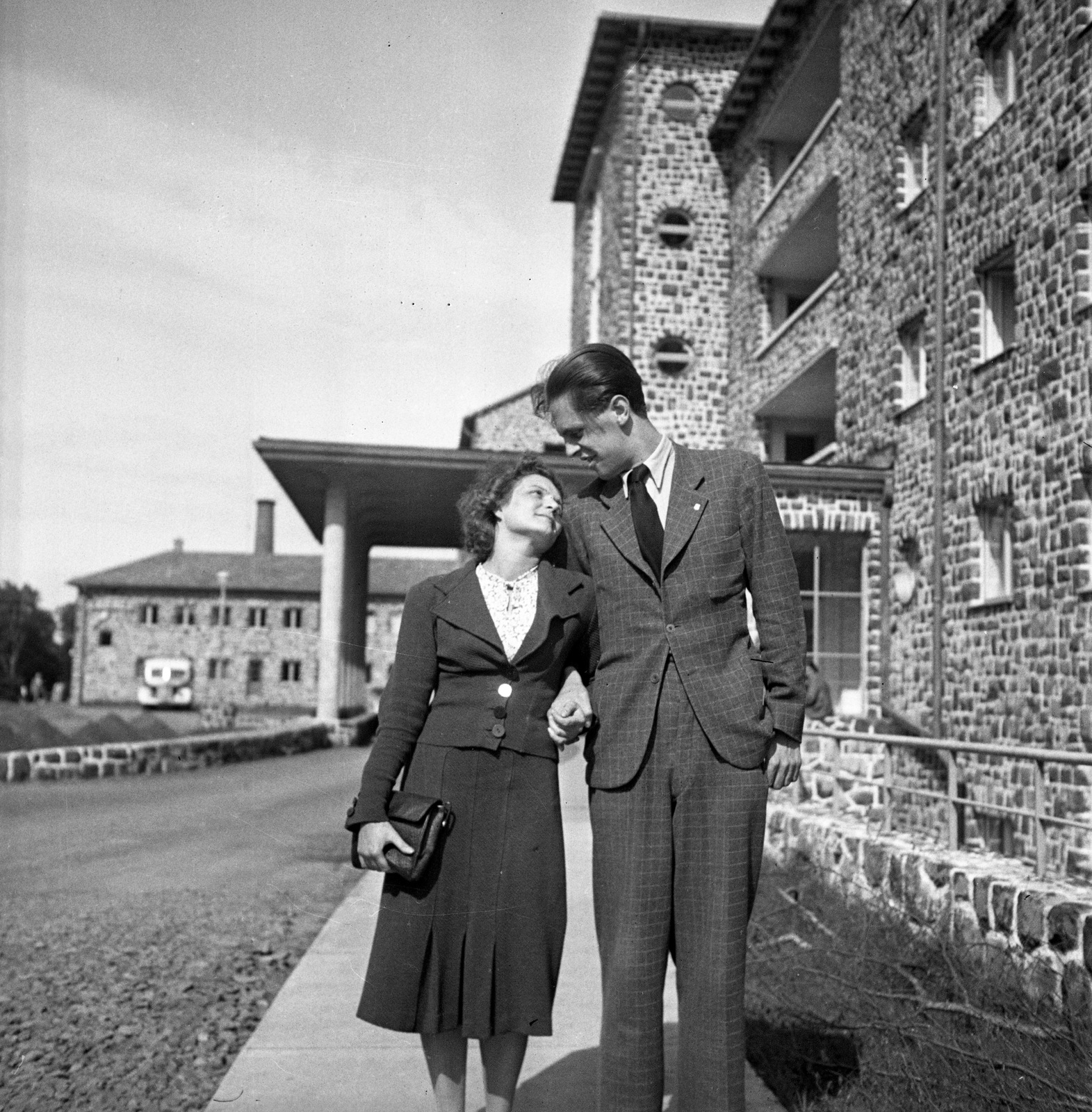 Hungary, Galyatető, Mátraszentimre, a Nagyszálló előtt készült felvételen Magyar Pál., 1941, Magyar Bálint, hotel, Károly Puskás-design, György Uray-design, Fortepan #55893