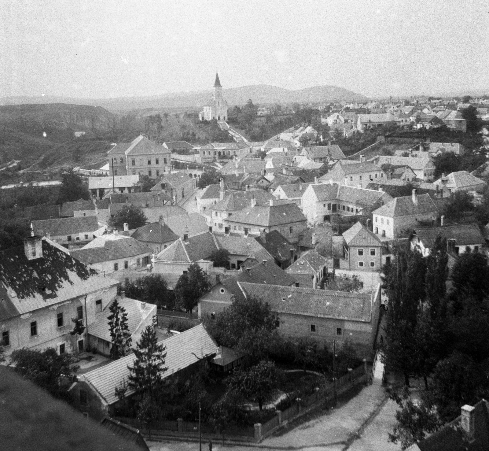 Hungary, Veszprém, kilátás a Várkilátóból a Szent László-templom felé., 1935, Magyar Bálint, church, view, Fortepan #55933