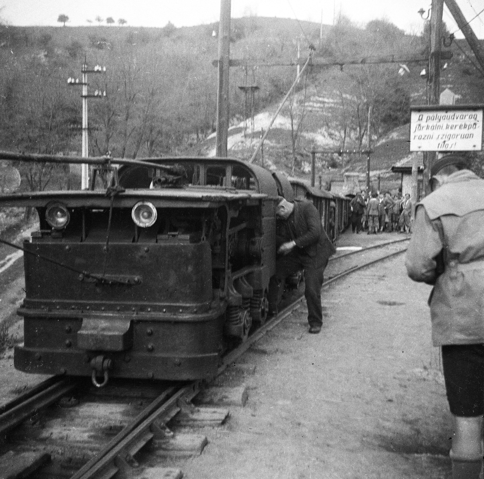 Hungary, Salgótarján, bányavasút., 1937, Magyar Bálint, railway, mining, electric locomotive, narrow-gauge railway, catenary wire, Fortepan #55935