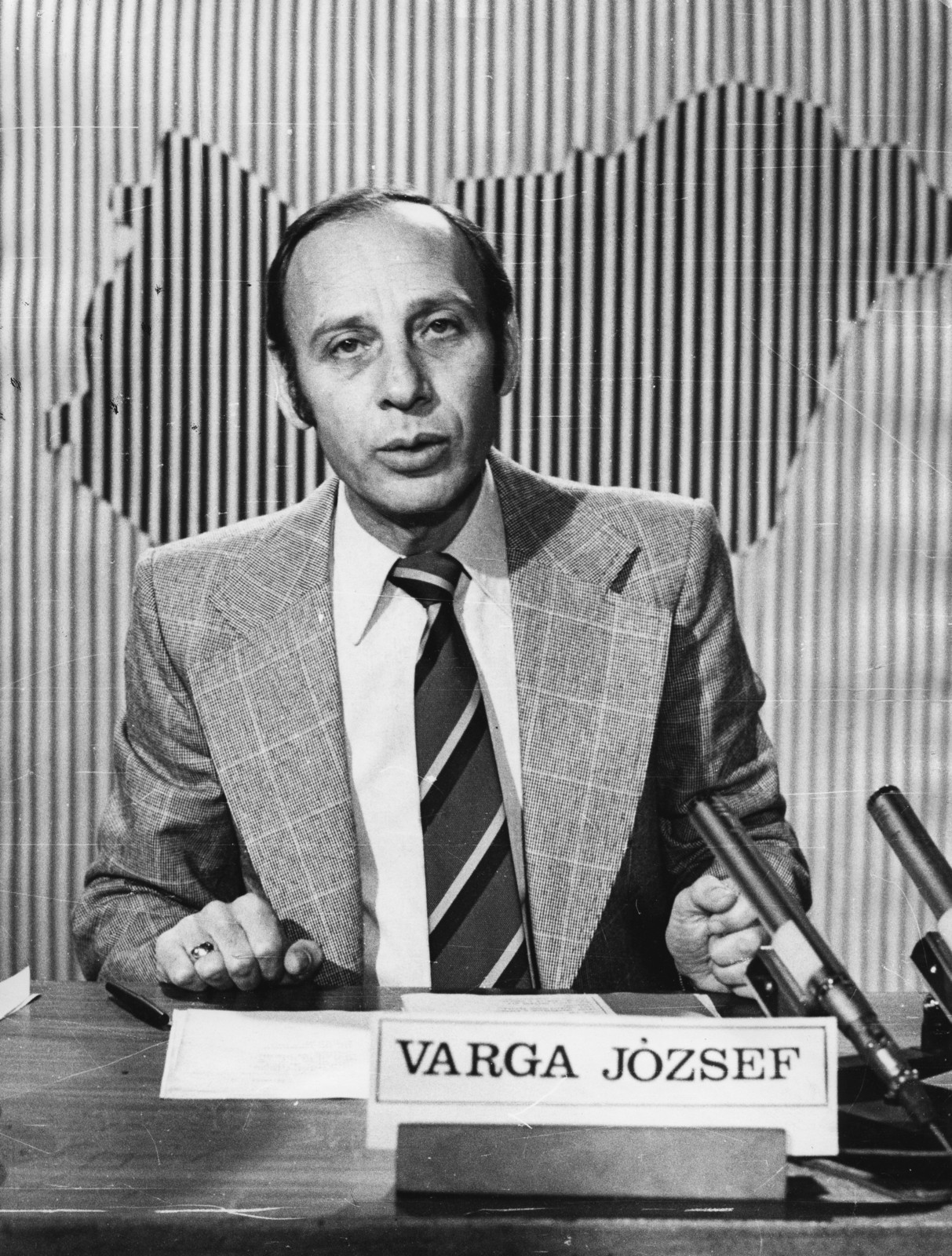 Magyarország, Varga József tévébemondó., 1977, Rádió és Televízió Újság, Zih Zsolt, térkép, Magyar Televízió, bemondó, Fortepan #56003