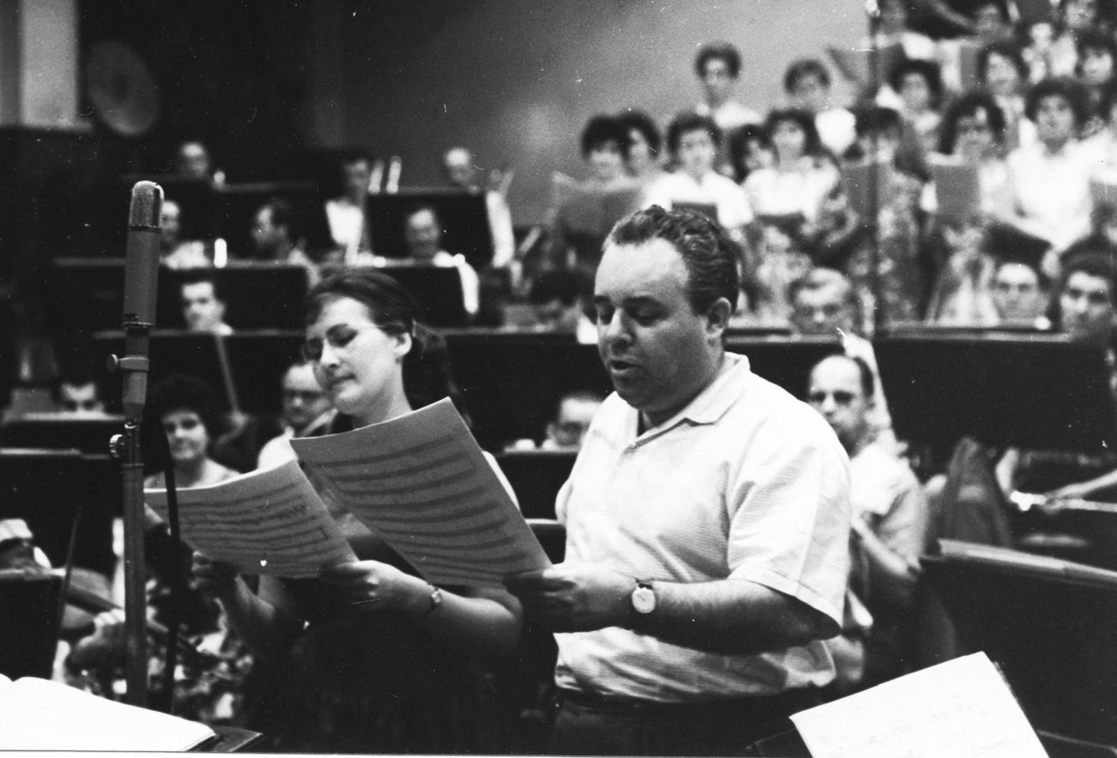 Hungary, Budapest VIII., a Magyar Rádió stúdiója. László Margit ás Réti József operaénekesek., 1961, Rádió és Televízió Újság, Réti József, sheet music, Budapest, Fortepan #56026