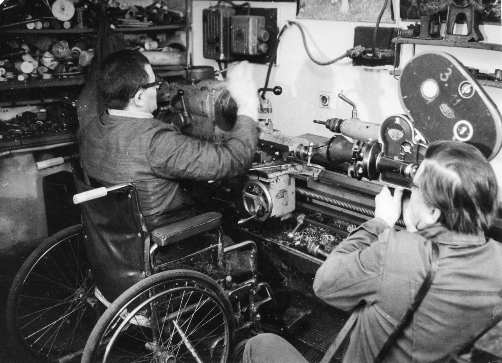 Hungary, 1986, Rádió és Televízió Újság, filming, invalid car, movie camera, cameraman, disabled, lathe, machine tool, Arriflex-brand, workshop, Fortepan #56183