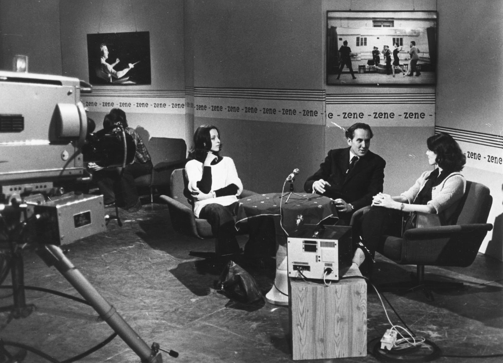 Hungary, Budapest V., MTV stúdió, Zene, zene, zene című műsor, Czigány György műsorvezető balettművészekkel beszélget., 1974, Rádió és Televízió Újság, Matz Károly, Hungarian TV, Budapest, Fortepan #56286