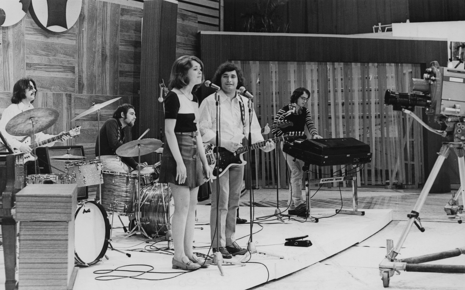 Hungary, Miskolc, a Magyar Televízió Ki mit tud? című vetélkedőjének elődöntője 1972. május 4-én, Stereo együttes, az énekes Csepregi Éva., 1972, Rádió és Televízió Újság, Farkas Ida, Hungarian TV, drummer, musician, guitar, cymbal, Fortepan #56333