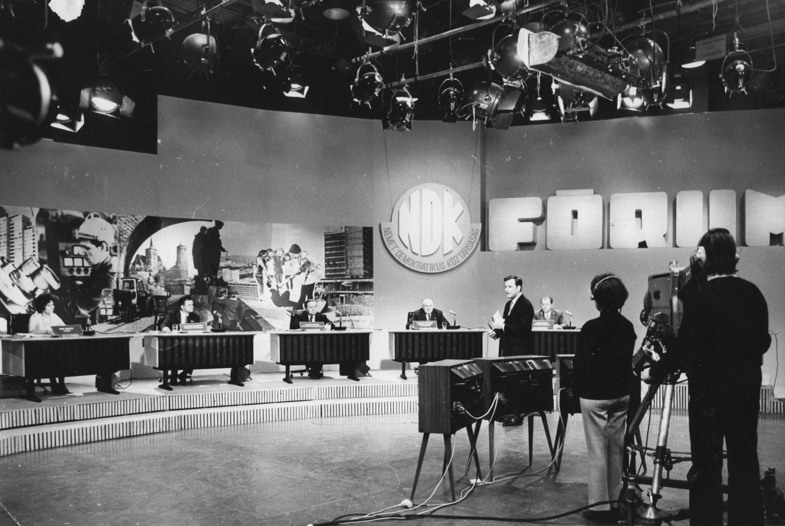 Hungary, Budapest V., MTV stúdió, a Fórum című politikai műsor az NDK-ról, műsorvezető Megyeri Károly., 1974, Rádió és Televízió Újság, Lippay Ágnes, Hungarian TV, Budapest, Fortepan #56398
