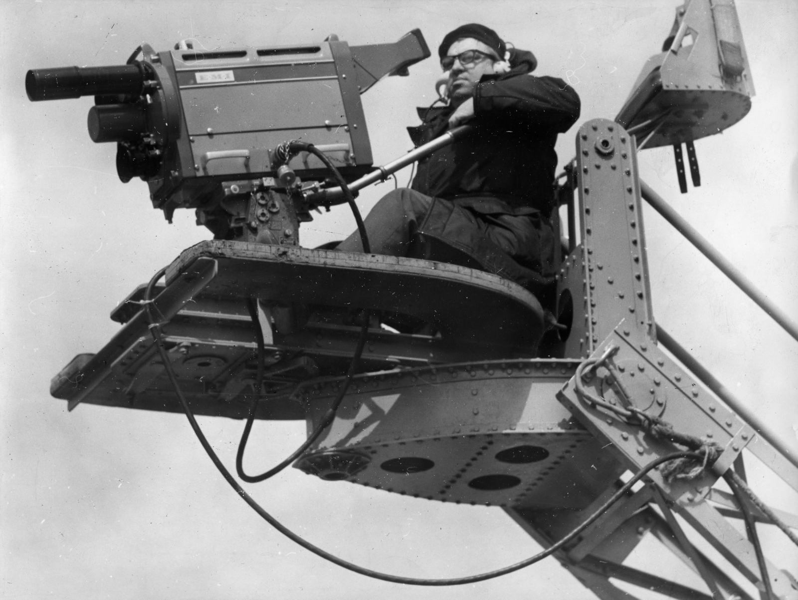 Hungary, Mestyán Tibor operatőr., 1969, Rádió és Televízió Újság, Hungarian TV, television camera, EMI-brand, Fortepan #56401