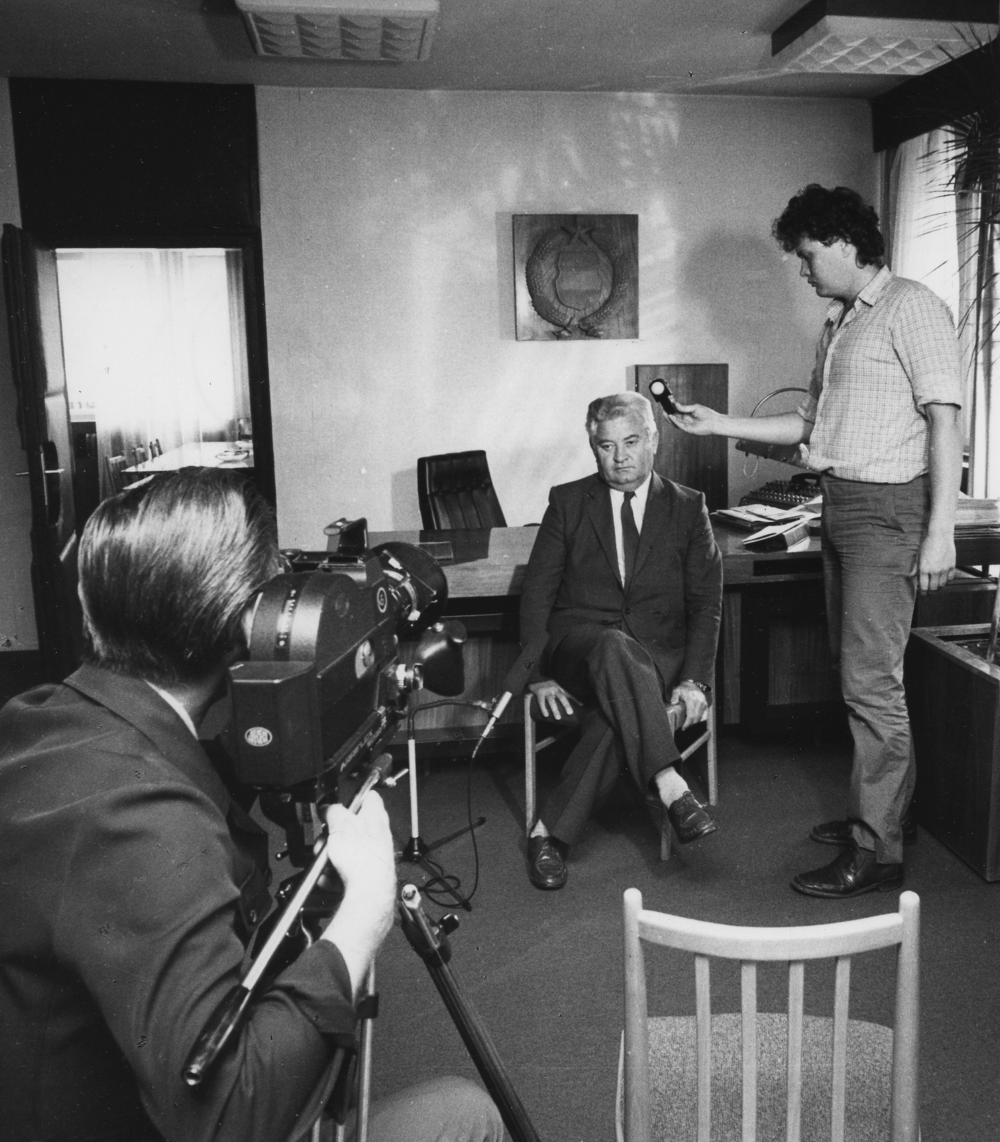 Hungary, Zalaegerszeg, az Ígéret földje? című MTV dokumentumfilm forgatása., 1983, Rádió és Televízió Újság, Kiss Ferenc, cameraman, Hungarian TV, television camera, Arriflex-brand, Fortepan #56408