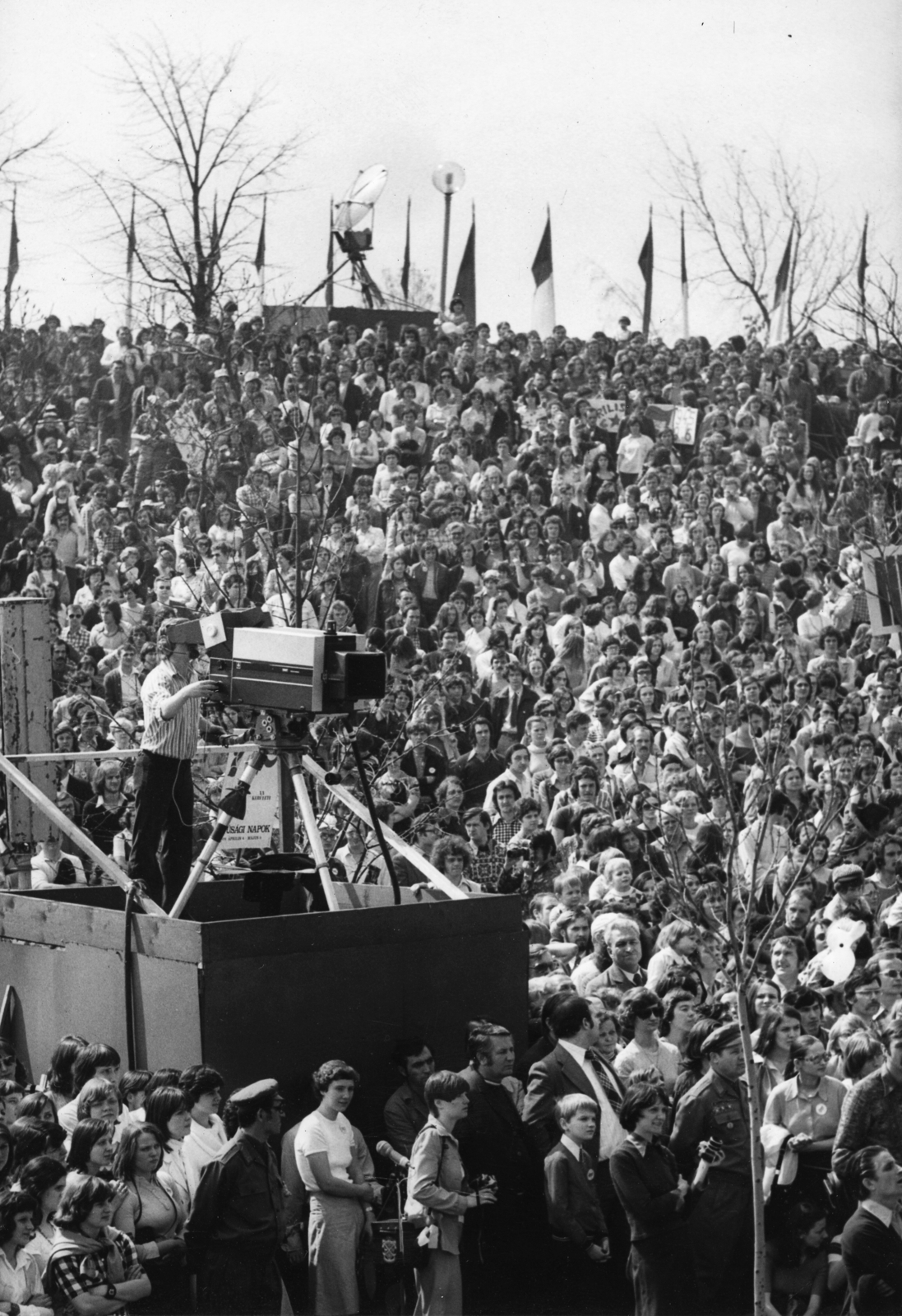 Hungary, Budapest XI., déli lejtő a Citadella alatt, Jubileumi park. Április 4-i ünnepség., 1976, Rádió és Televízió Újság, Székely Tamás, Hungarian TV, Budapest, Fortepan #56417