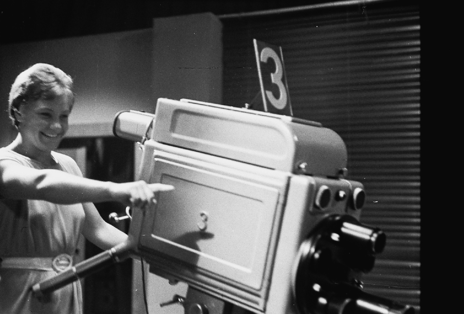 Hungary, Budapest V., MTV stúdió., 1965, Rádió és Televízió Újság, Budapest, point a finger, Fortepan #56453