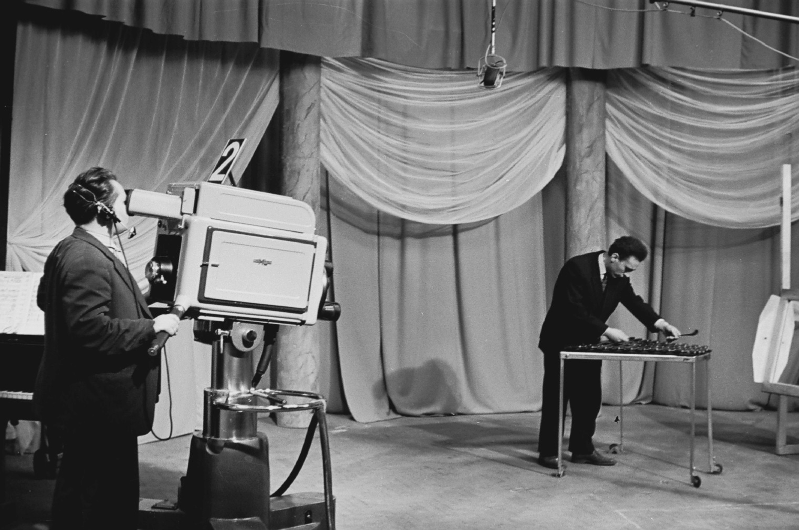 Hungary, Budapest V., MTV stúdió., 1960, Rádió és Televízió Újság, microphone, Hungarian TV, xylophone, Budapest, television camera, Fortepan #56458