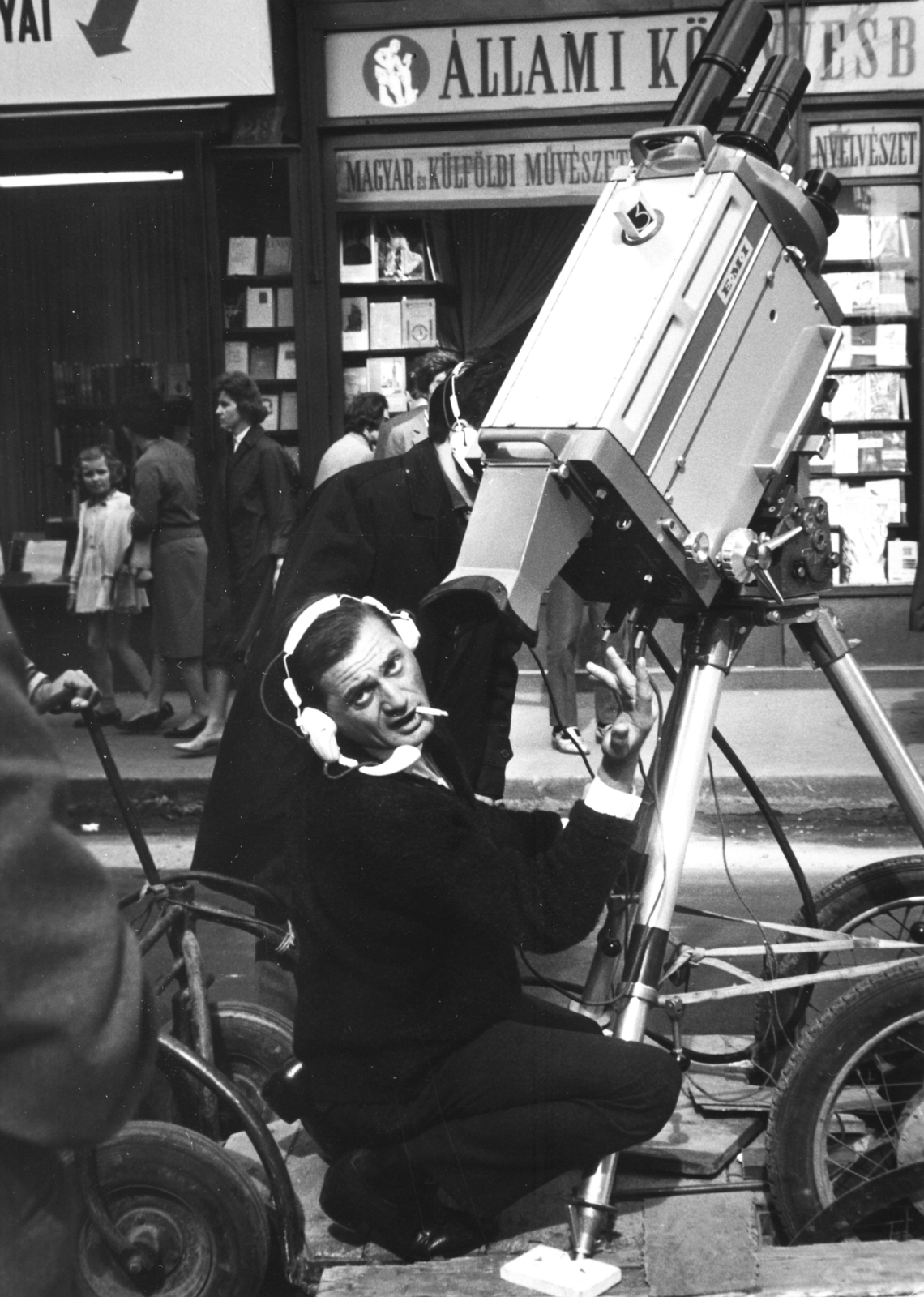 1963, Rádió és Televízió Újság, smoking, book store, Fortepan #56475