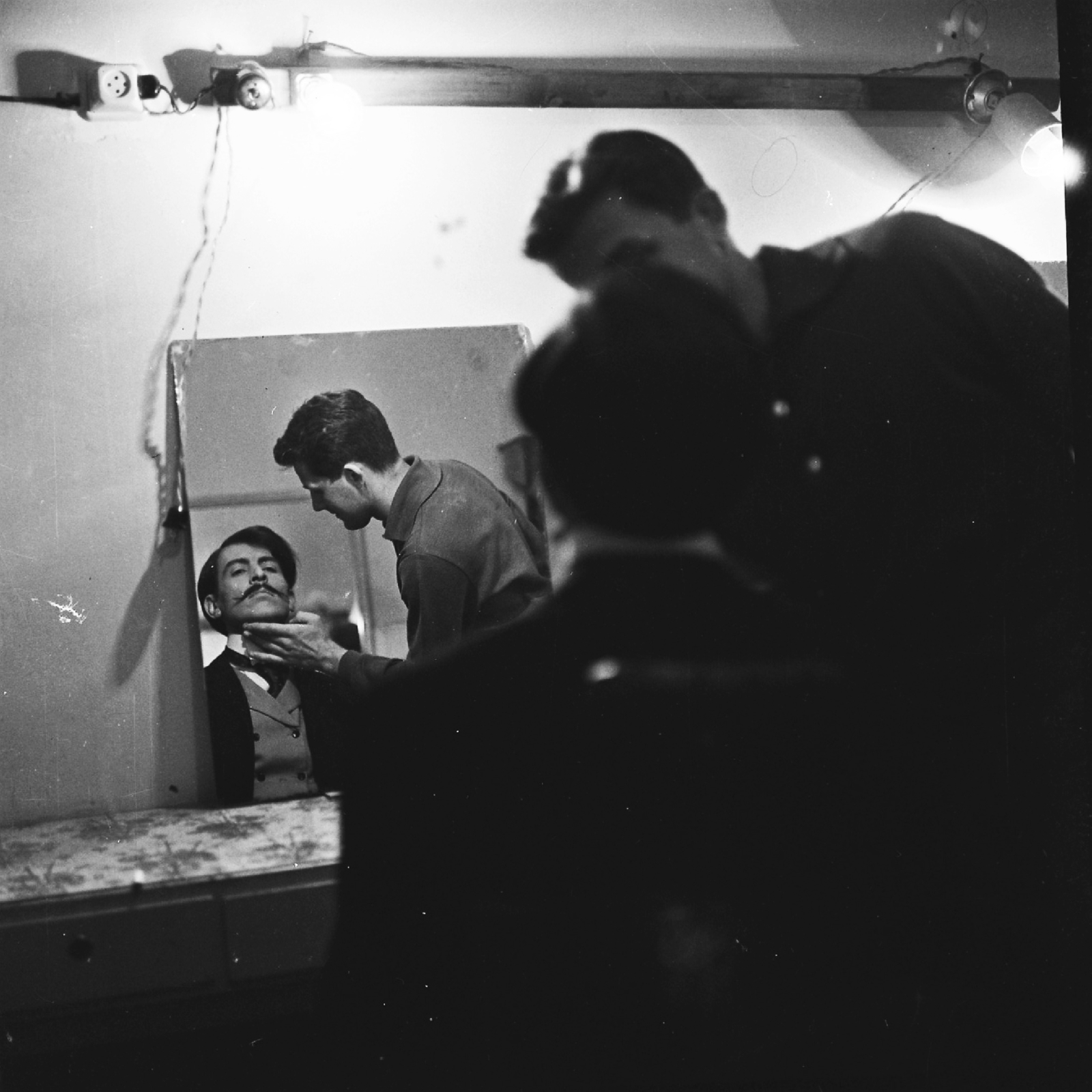 1959, Rádió és Televízió Újság, mirror, moustache, Hungarian TV, Fortepan #56502