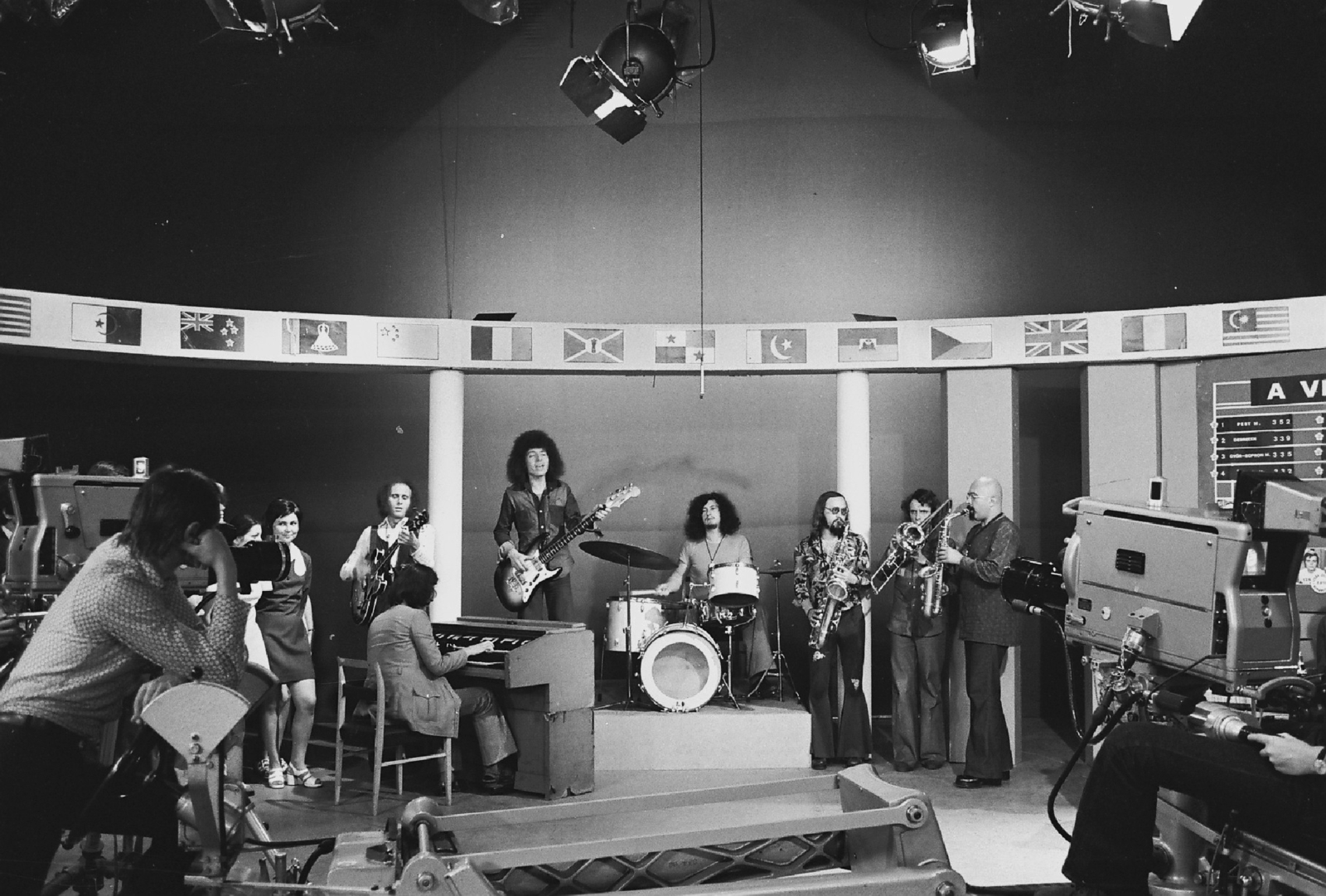 Hungary, Budapest V., az MTV stúdiójában a Bergendy-együttes., 1976, Rádió és Televízió Újság, Hungarian TV, television camera, Budapest, Fortepan #56511