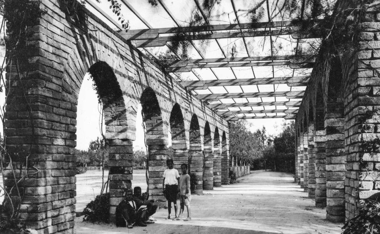 Morocco, Casablanca, Parc de La Ligue Arabe., 1936, Balassa Péter, walkway, kids, Fortepan #56669