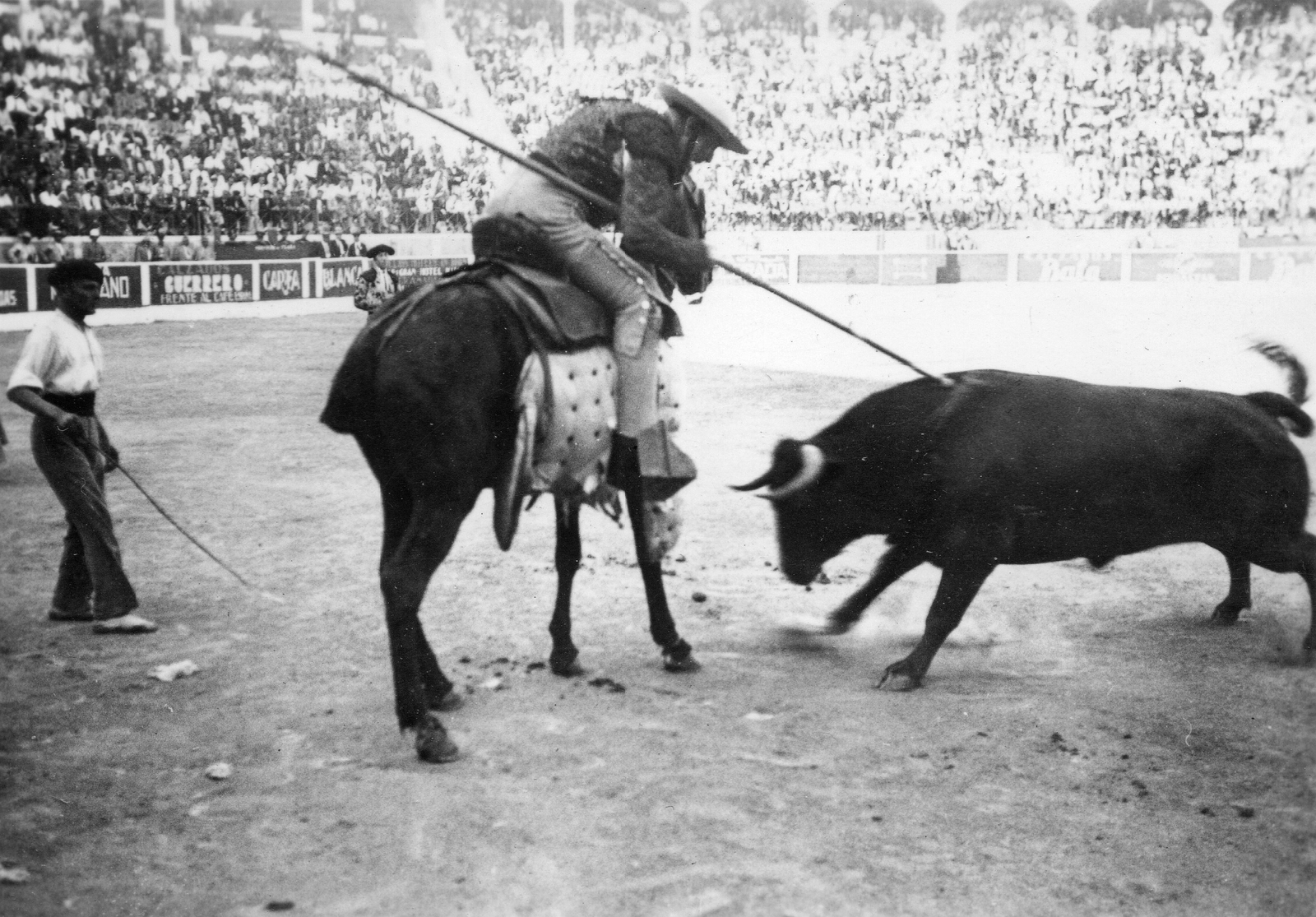 Spain, La Línea de la Concepción, bikaviadal aréna., 1933, Balassa Péter, label, horse, fight, bullfighter, bullfighting, bull, bullring, Fortepan #56722