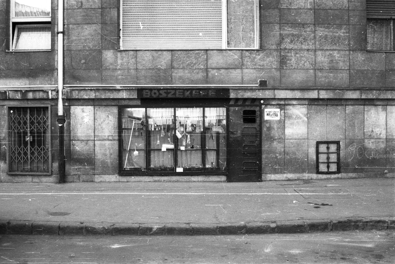 Hungary, Budapest XIII., Kresz Géza utca 8-10., 1989, tm, sign-board, store display, Budapest, Fortepan #5678