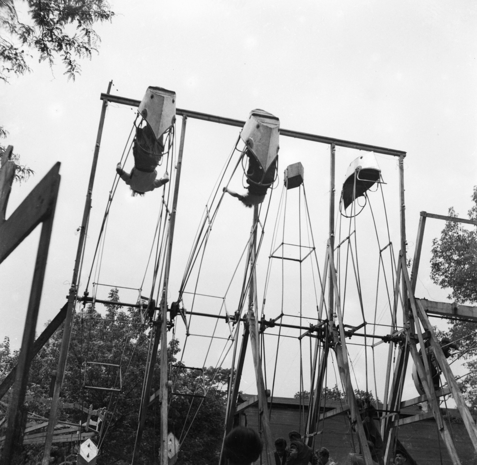 Magyarország, Városliget,Vidámpark, Budapest XIV., 1940, Góg Emese, hajóhinta, Budapest, Fortepan #56796